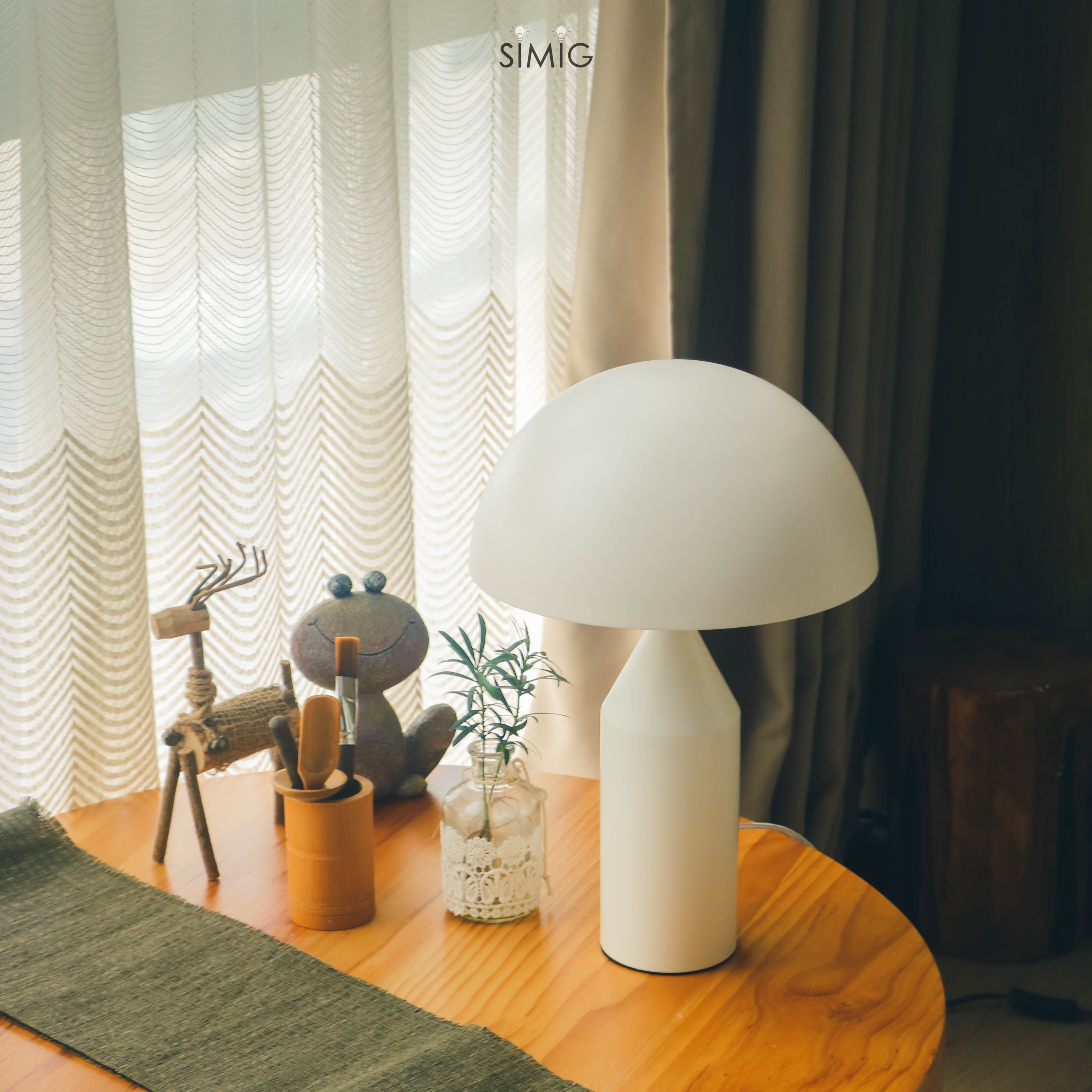 Modern Mushroom Metal Table Lamp for Bedroom