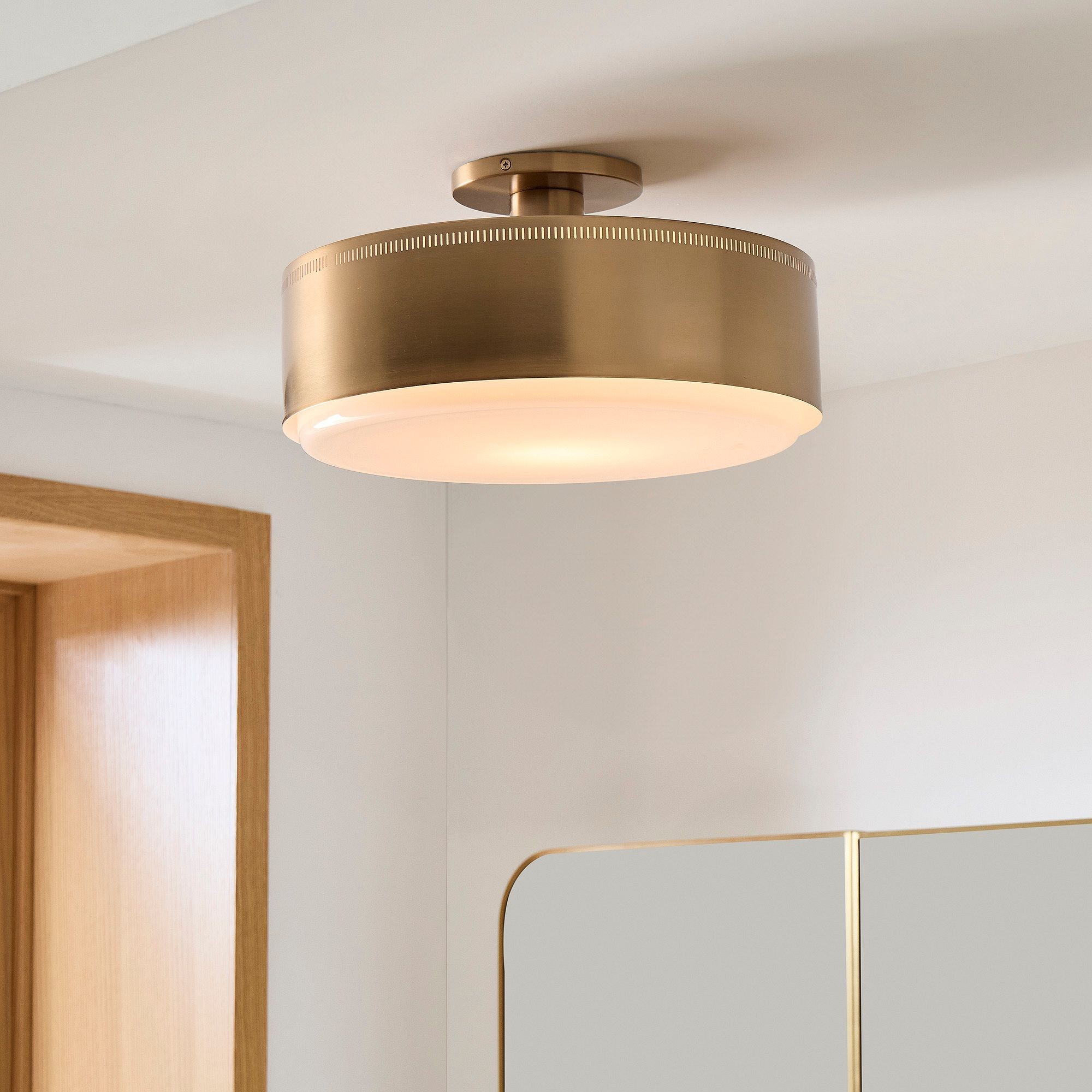 Bolvira Metal Flush Mount - Contemporary Ceiling Light with Subtle Glow T070