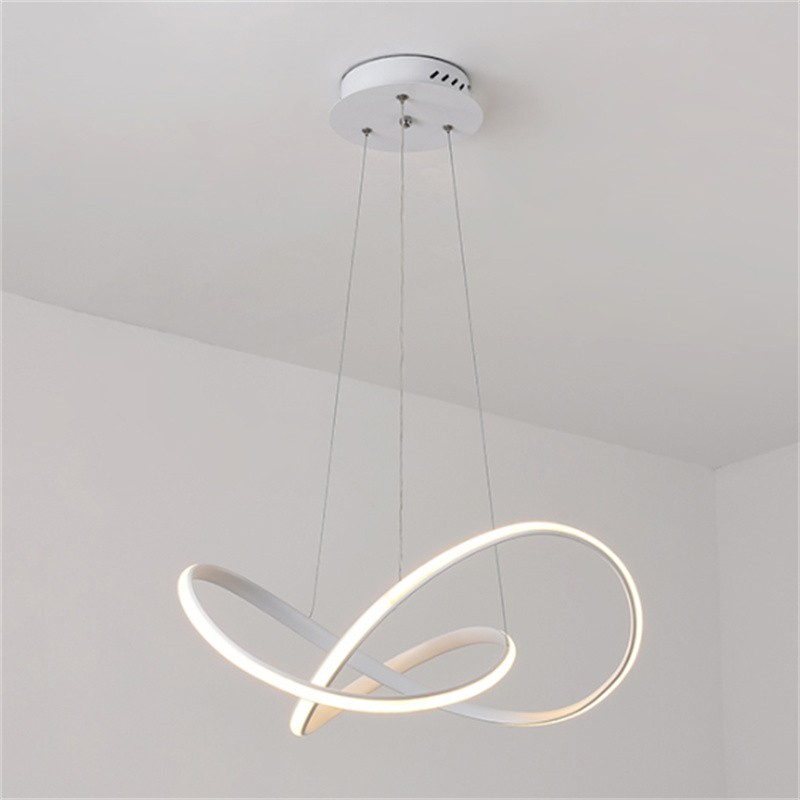 Lámpara colgante LED moderna GRANDEUR blanca sobre fondo liso