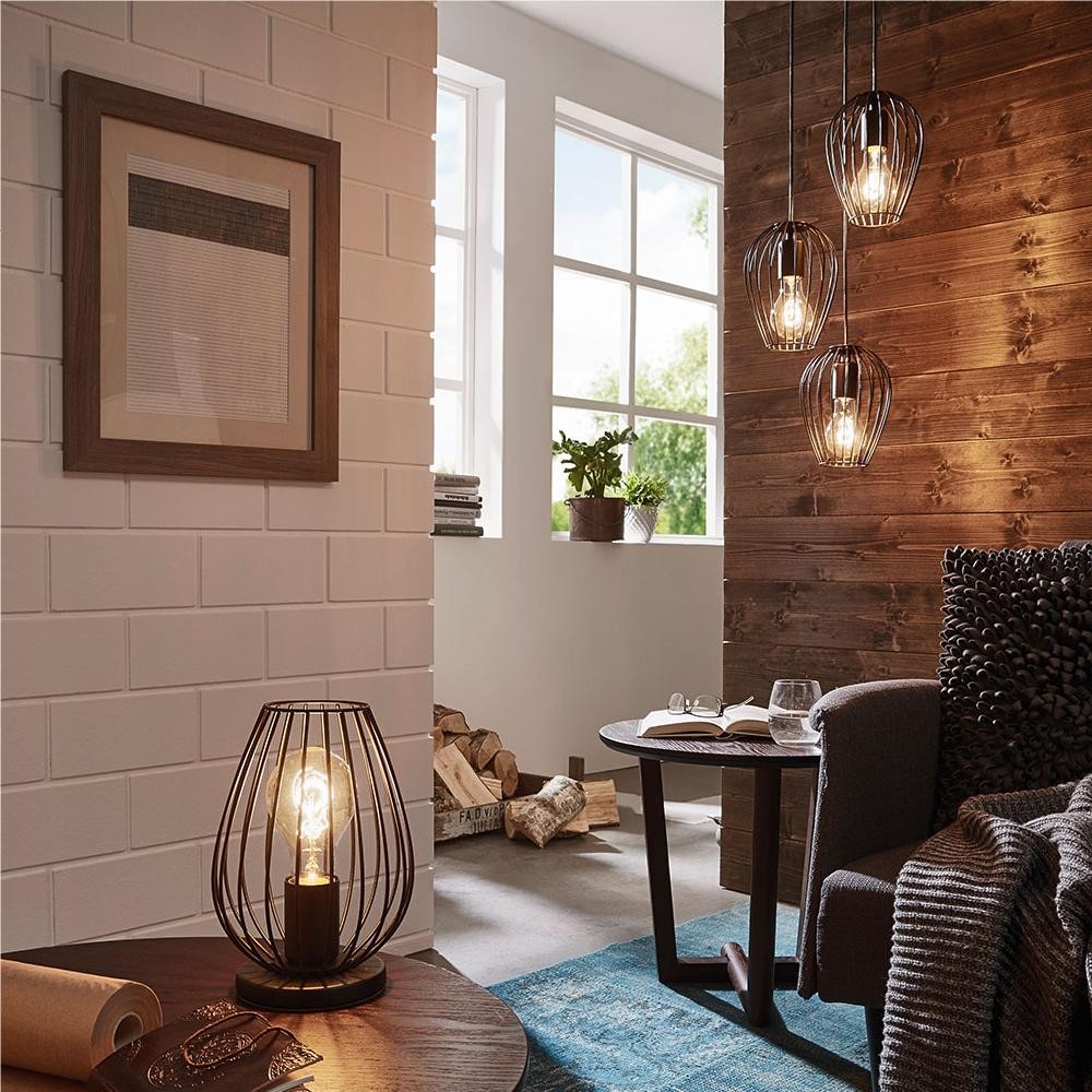 Lámpara S69 en una escena de sala de estar con luces colgantes cálidas.