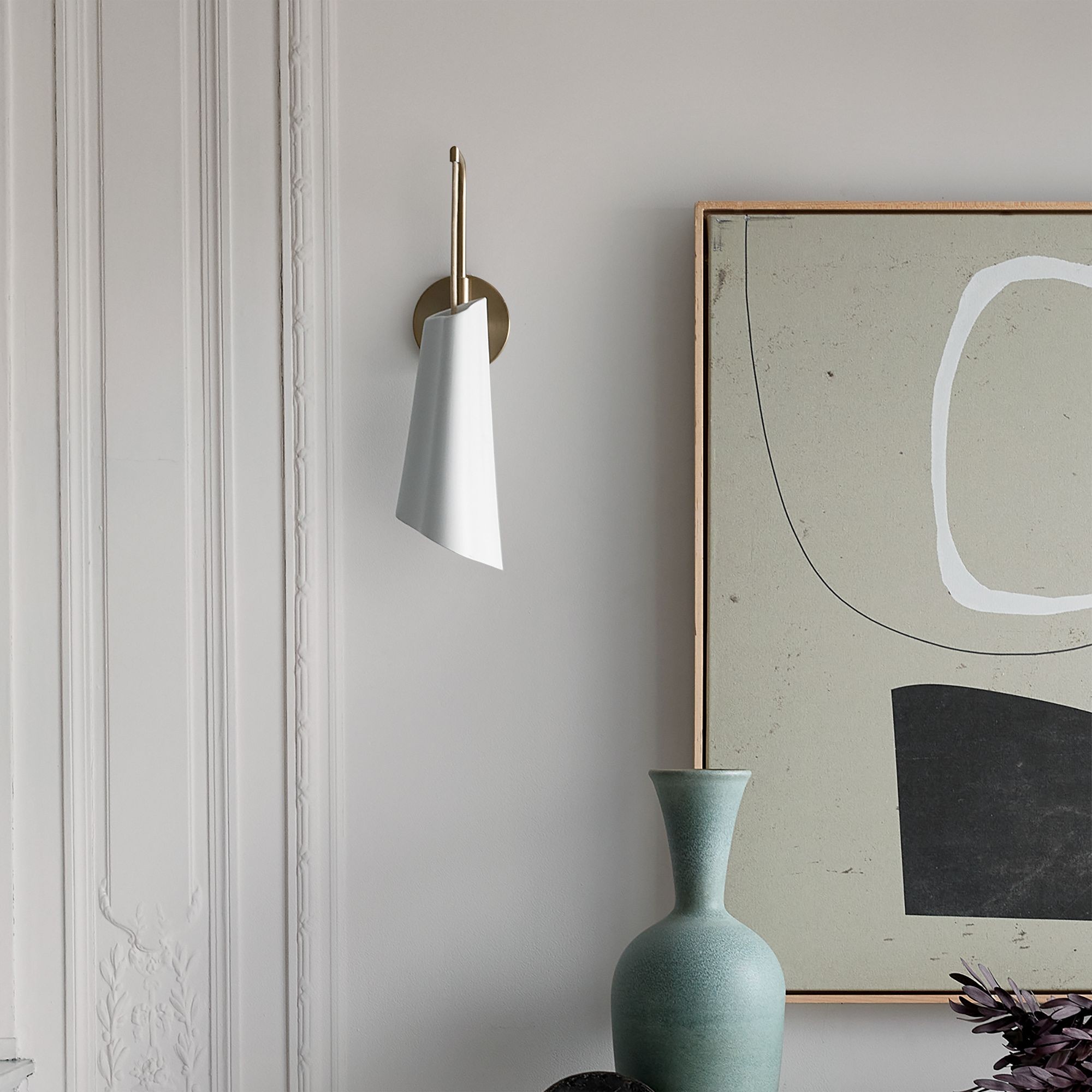 Orovia Sleek Wall Sconce – Ceramic & Metal Champagne Brass T250