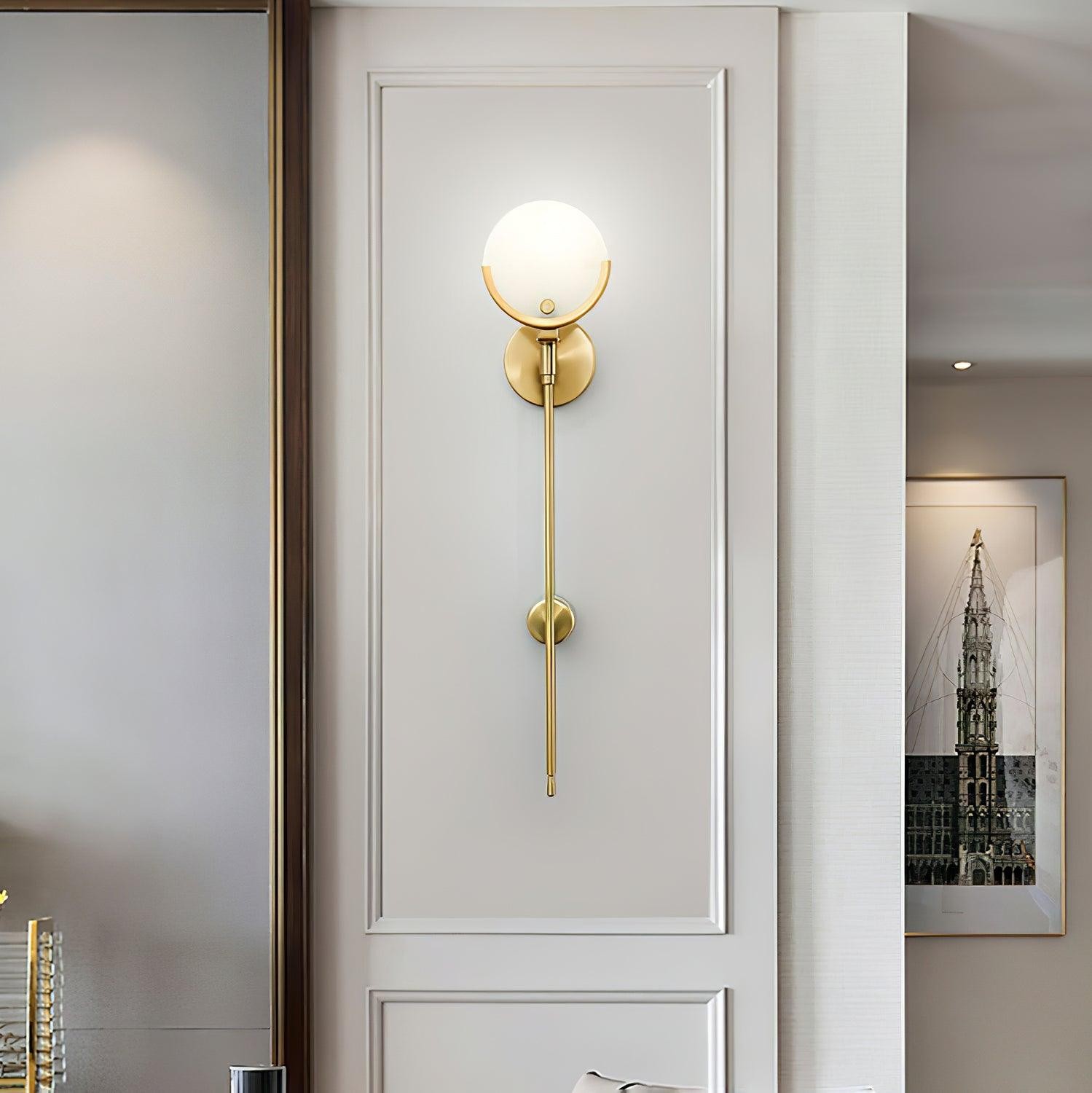 Zainstalowana lampa ścienna w ustawieniu wewnętrznego korytarza