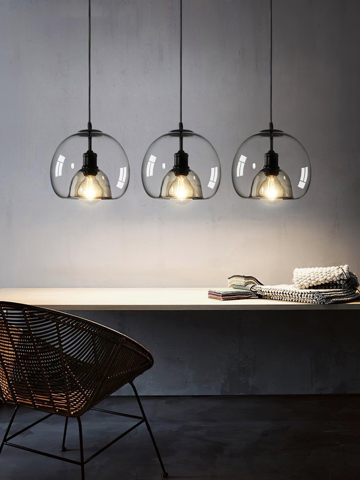 Lampa wisząca Pearl Essence nad biurkiem