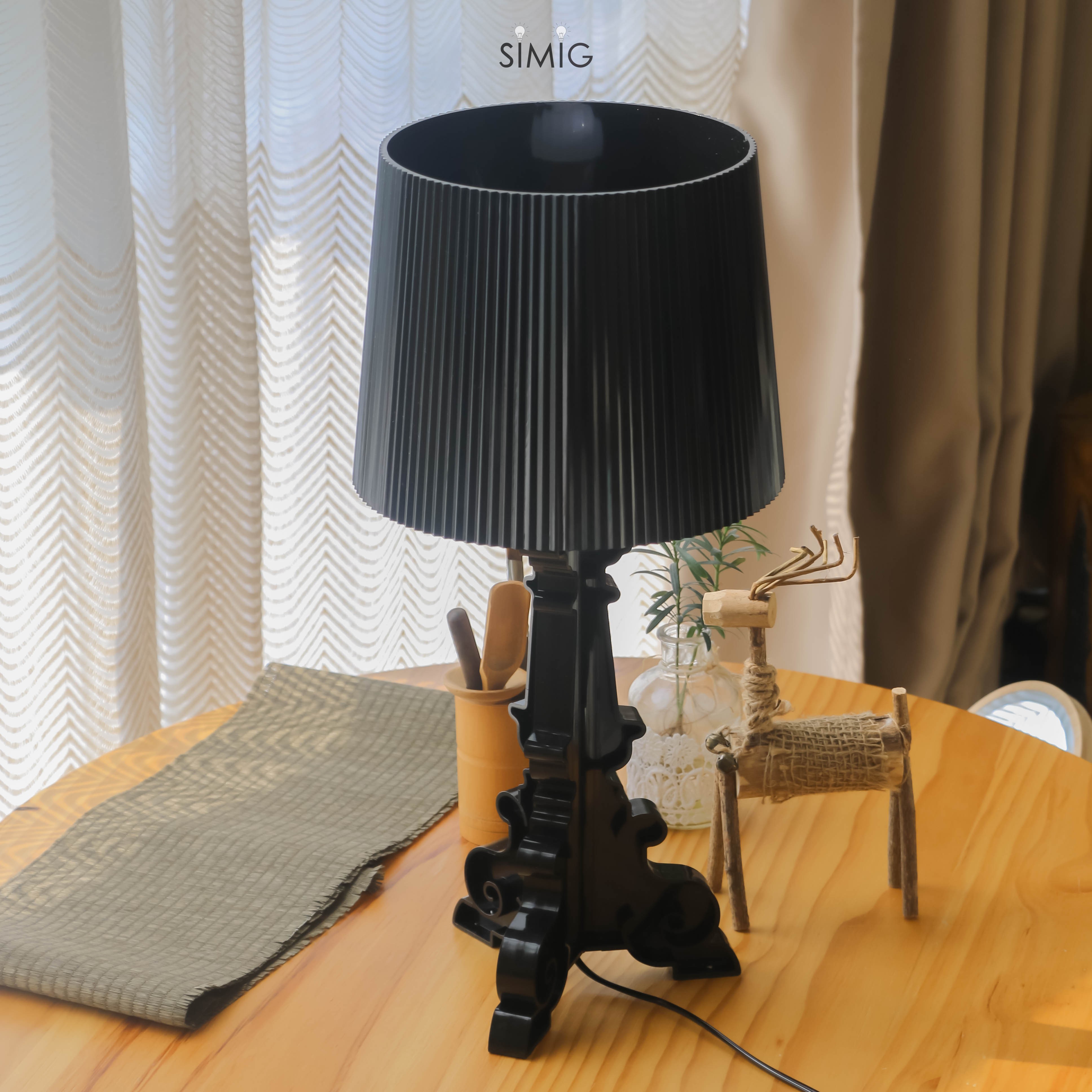 Black Bourgie lamp on a wooden table