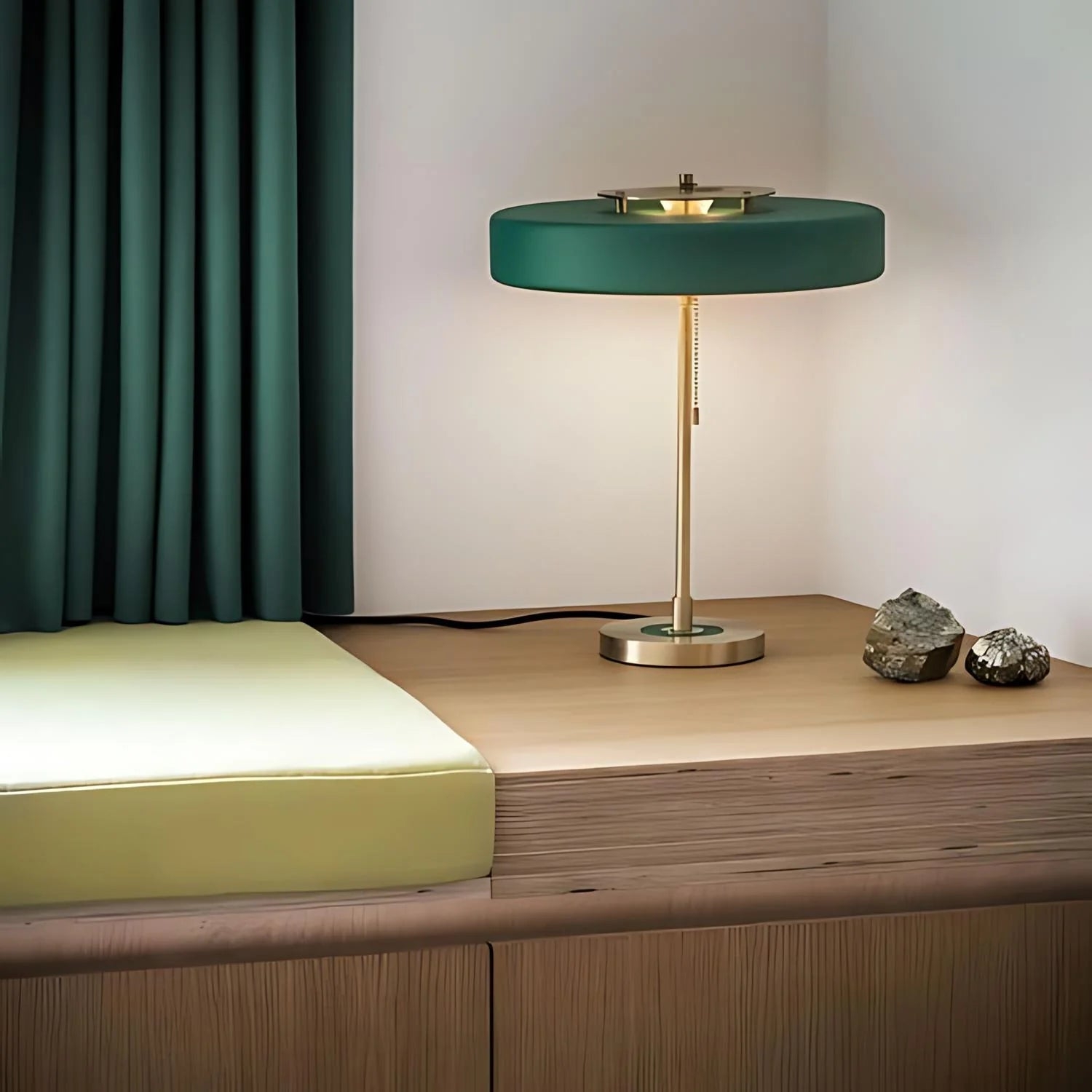 Radiant Tower of Light Minimalist Metal Table Lamp D803