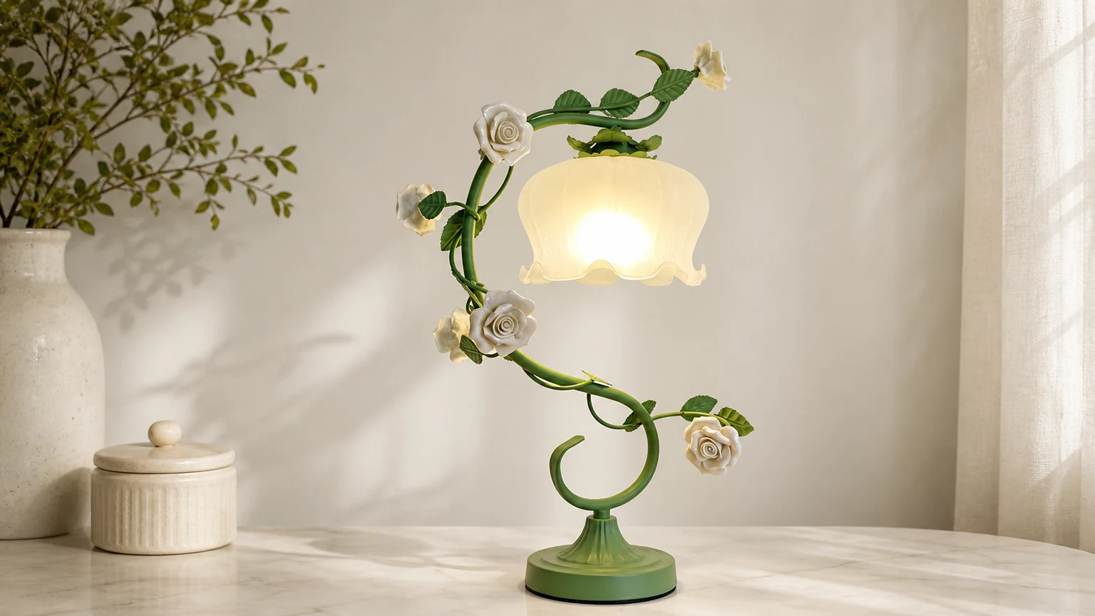 Lampa stołowa w kolorze zielonej róży, stylizowana na stół