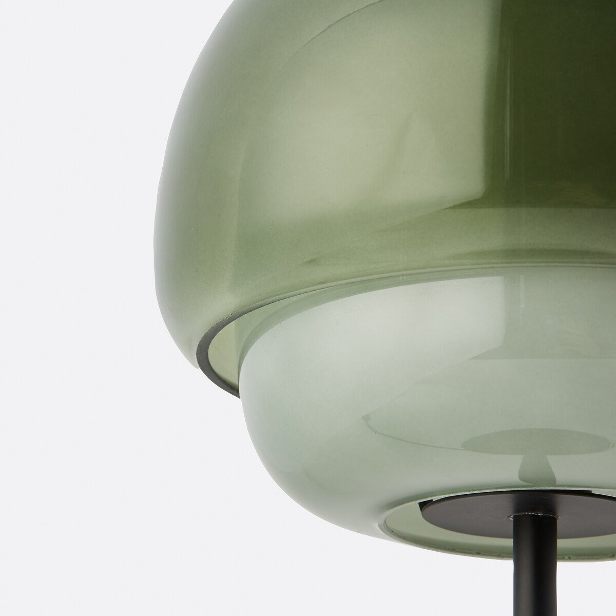 Nærbilde av grønn, gjennomsiktig glassskjerm og nedre diffuser