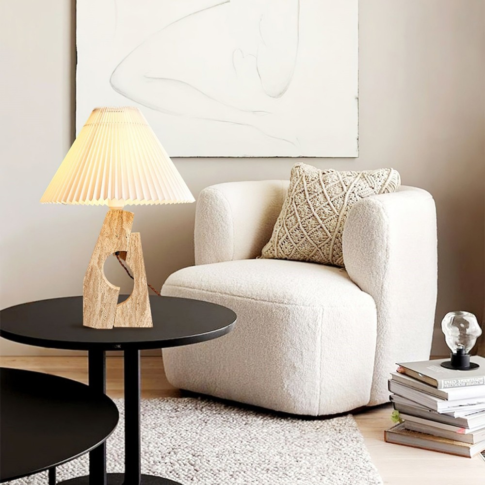 Lampa używana na stoliku bocznym w aranżacji salonu