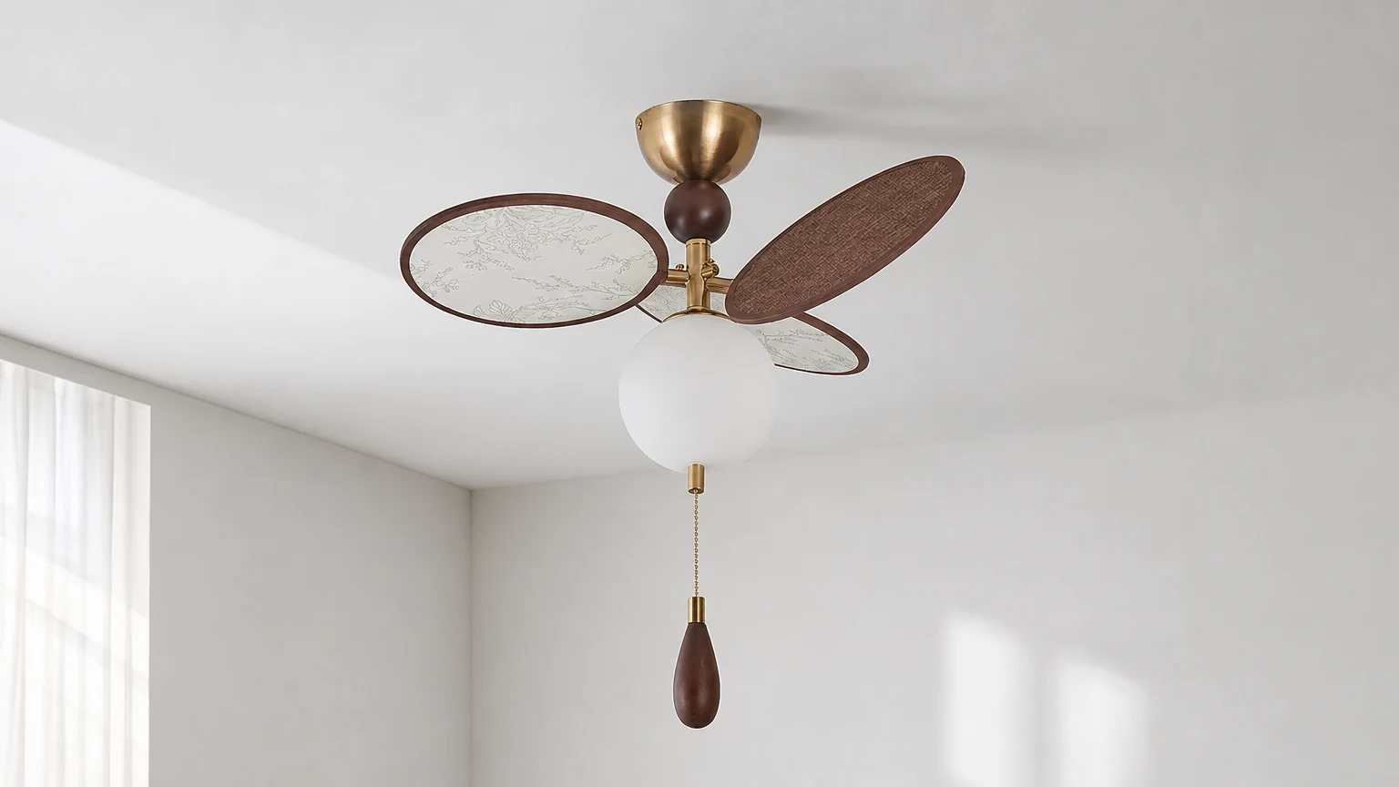 Lampa sufitowa Celestial Spin D232 zamontowana w jasnym pomieszczeniu