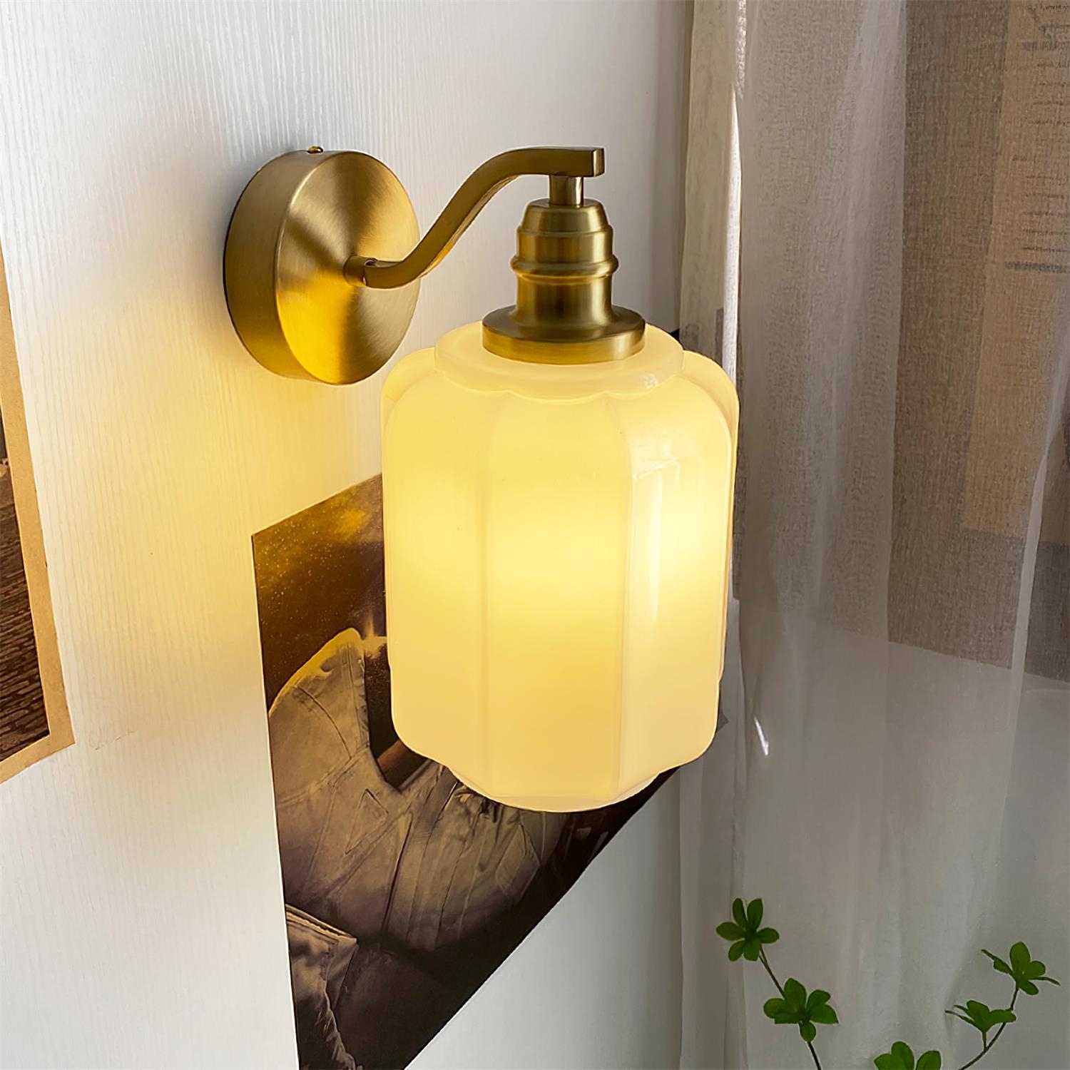 Henry Plug In Wall Lamp D42