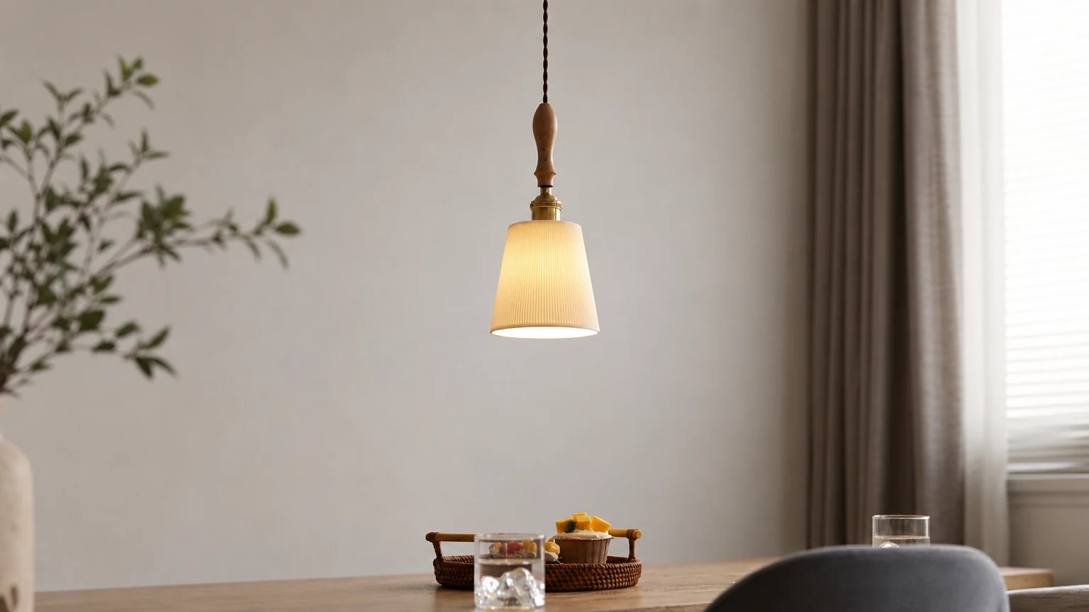 The Charming Chandelier Vintage D862 installed as a warm vintage pendant lamp