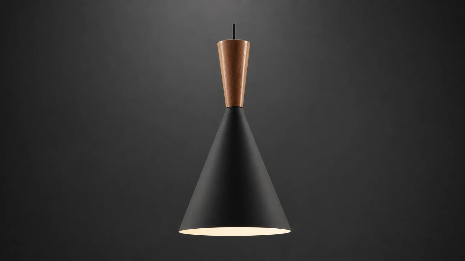 Warsztatowa lampa sufitowa wisząca D822 pokazana jako kompletna lampa wisząca w pomieszczeniu