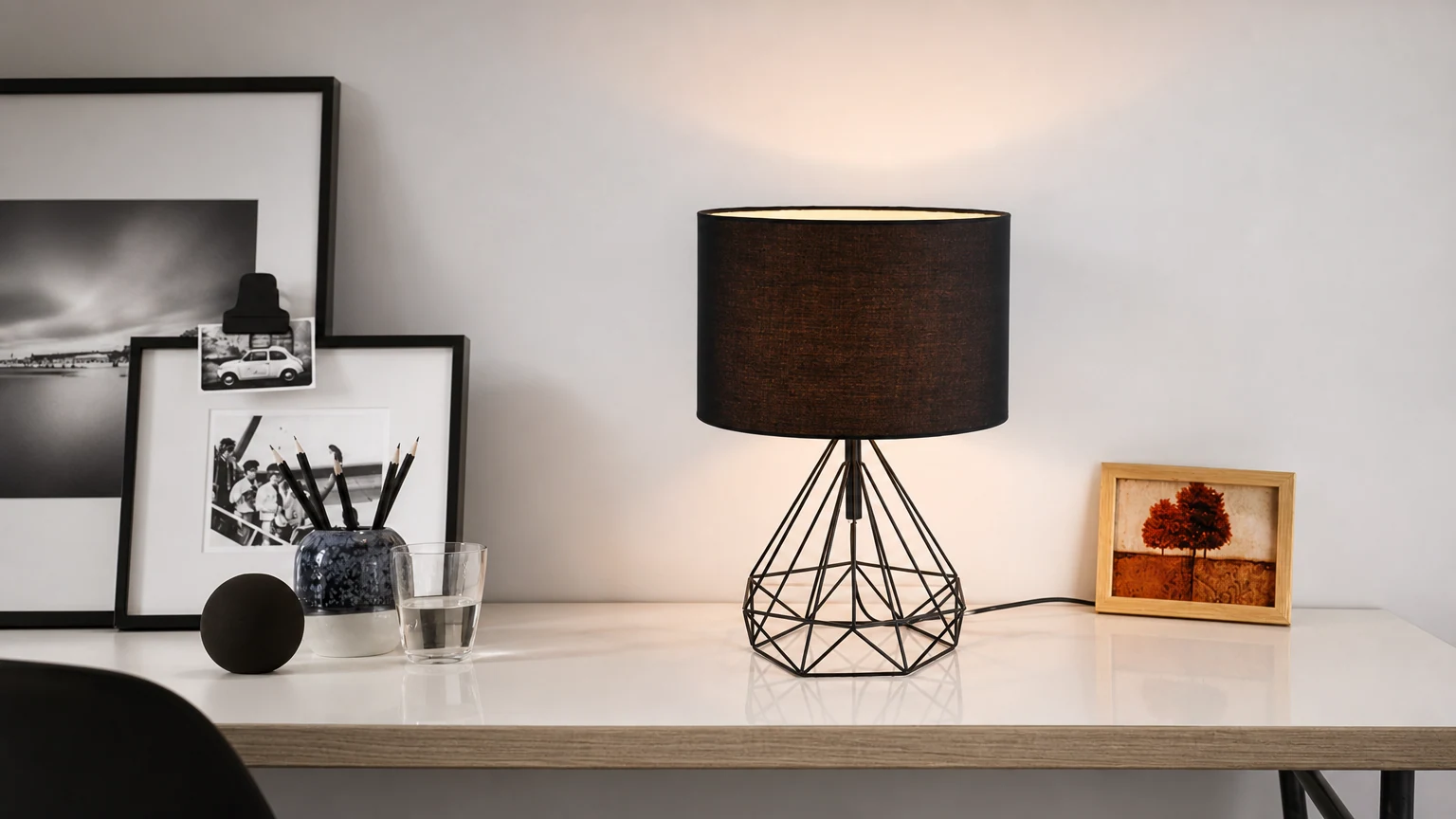 Diamanttygbordslampa i en varm inredningsmiljö