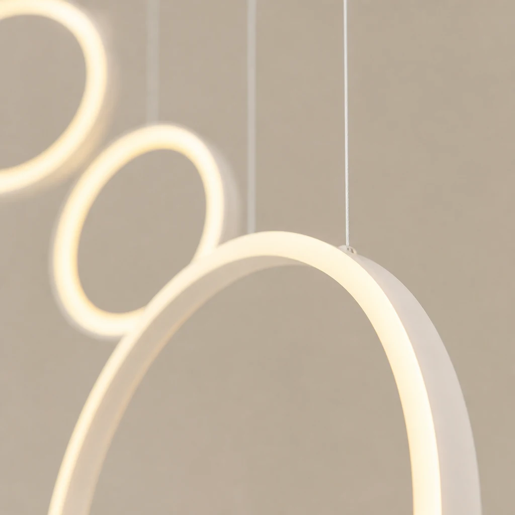 Zbliżone szczegóły wykończenia żyrandola LED Ring i konstrukcji oświetlonego pierścienia