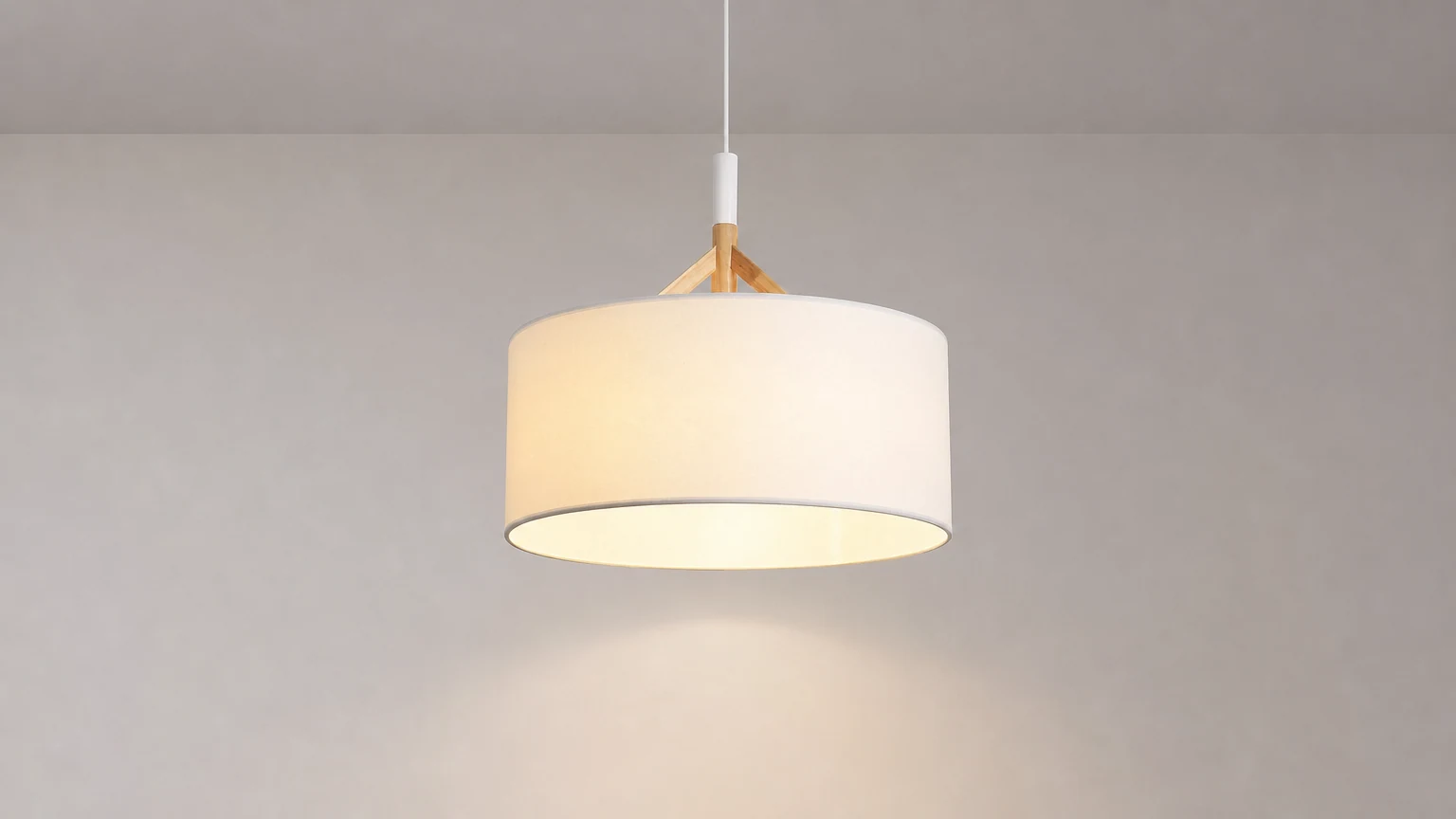 Lampa wisząca HOME w ciepłym pomieszczeniu