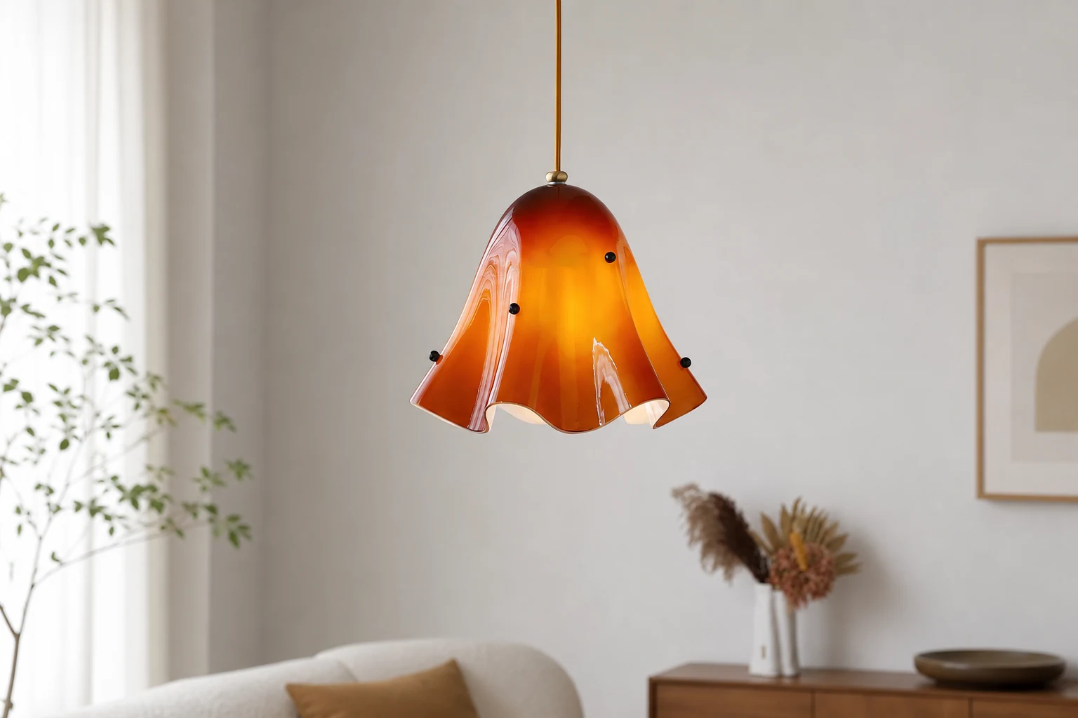 Lampa wisząca Bellina w uzupełniającym, lifestylowym pomieszczeniu