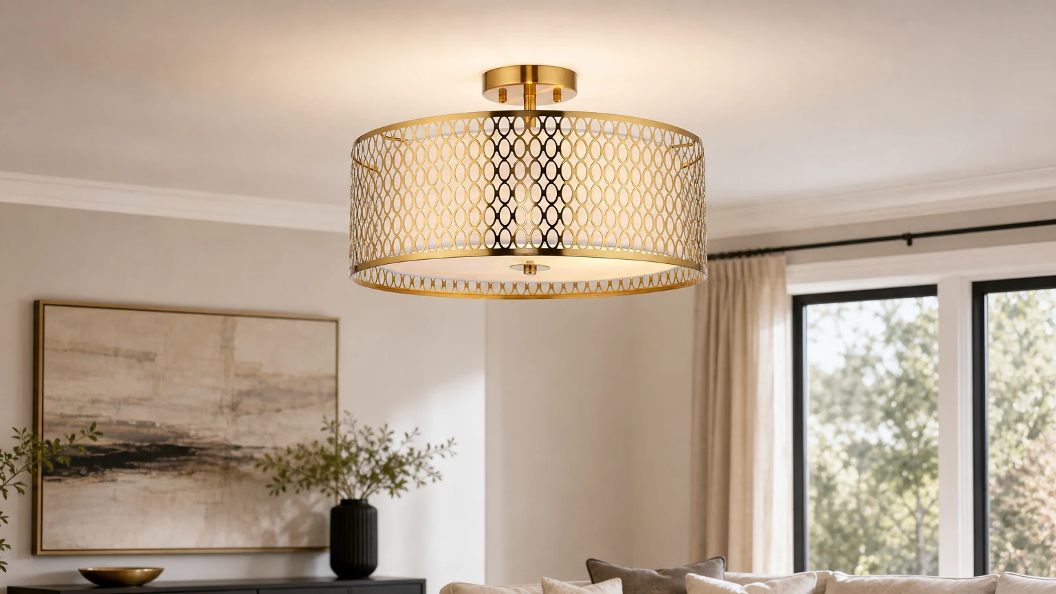 Nowoczesna lampa sufitowa z 3 siatkami świetlnymi zainstalowana w salonie