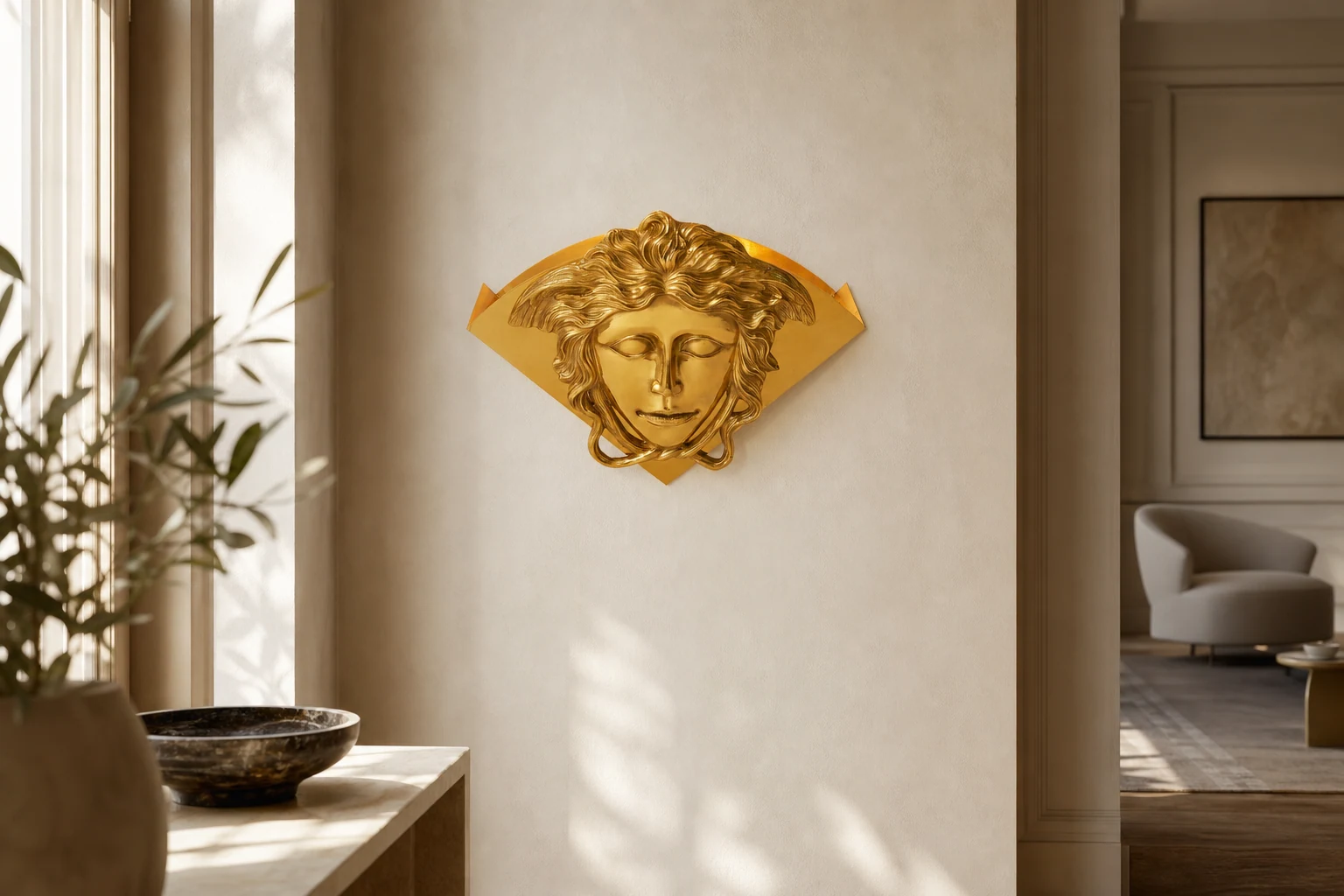 Mosiężny kinkiet Sphinx D744 pokazany w scenie lifestylowej