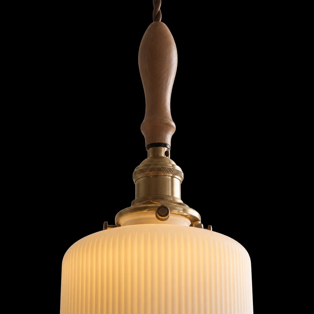 Zbliżenie na lampę wiszącą z ceramiki i drewna Light of the Wood D866