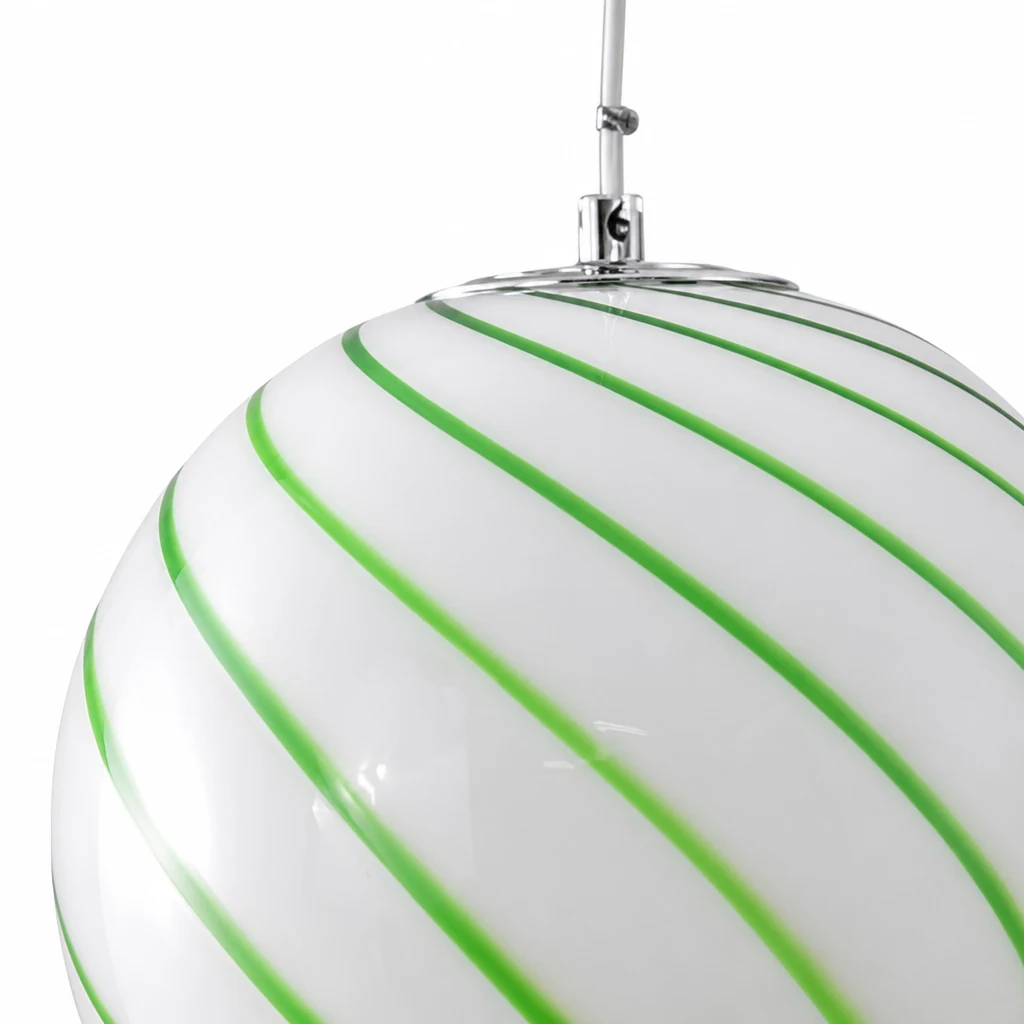 Nærbilde av Lollipop-pendellampen med stripet glass og finish