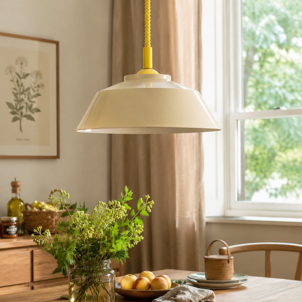 Memphis pull-down pendant in a dining space