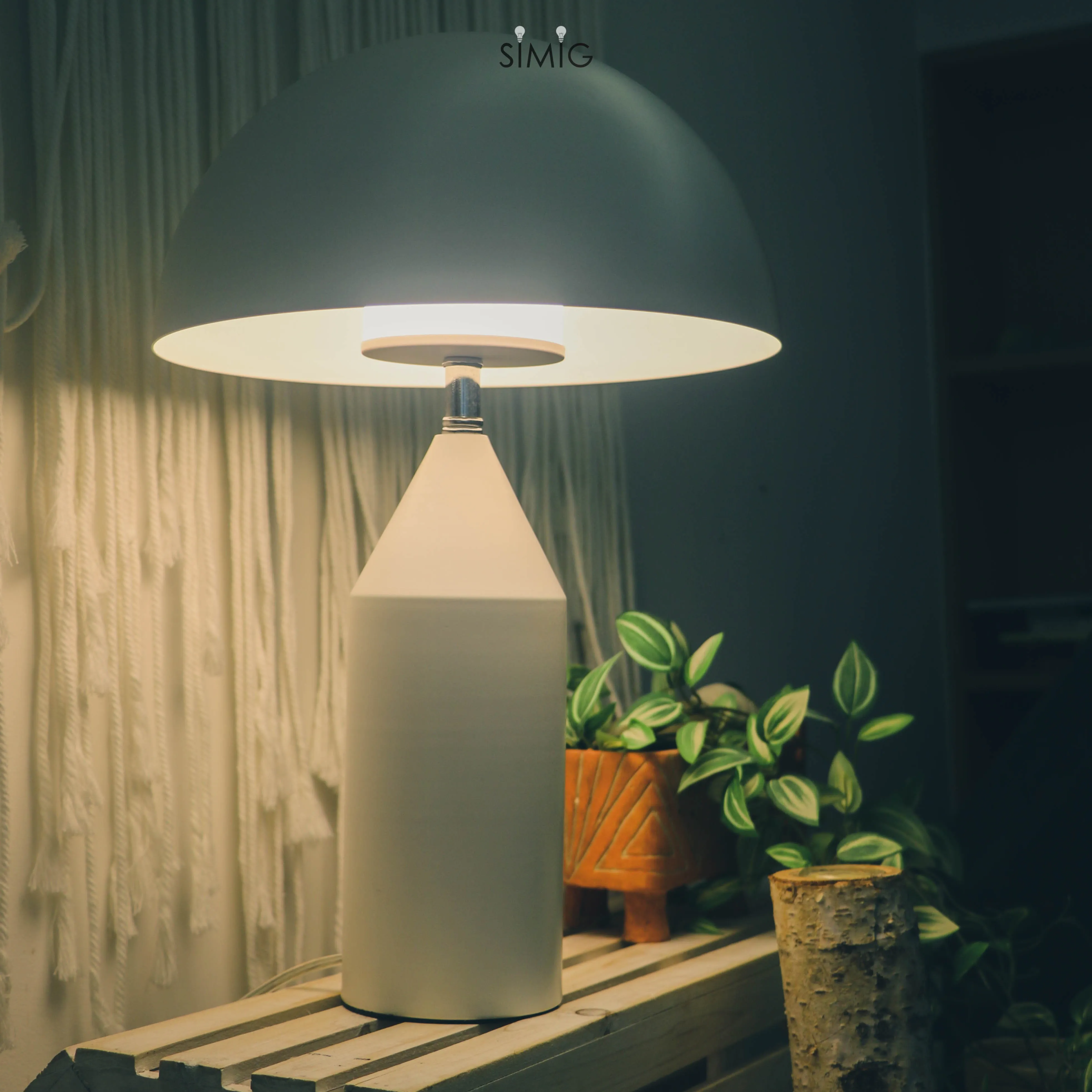 Modern Mushroom Metal Table Lamp for Bedroom