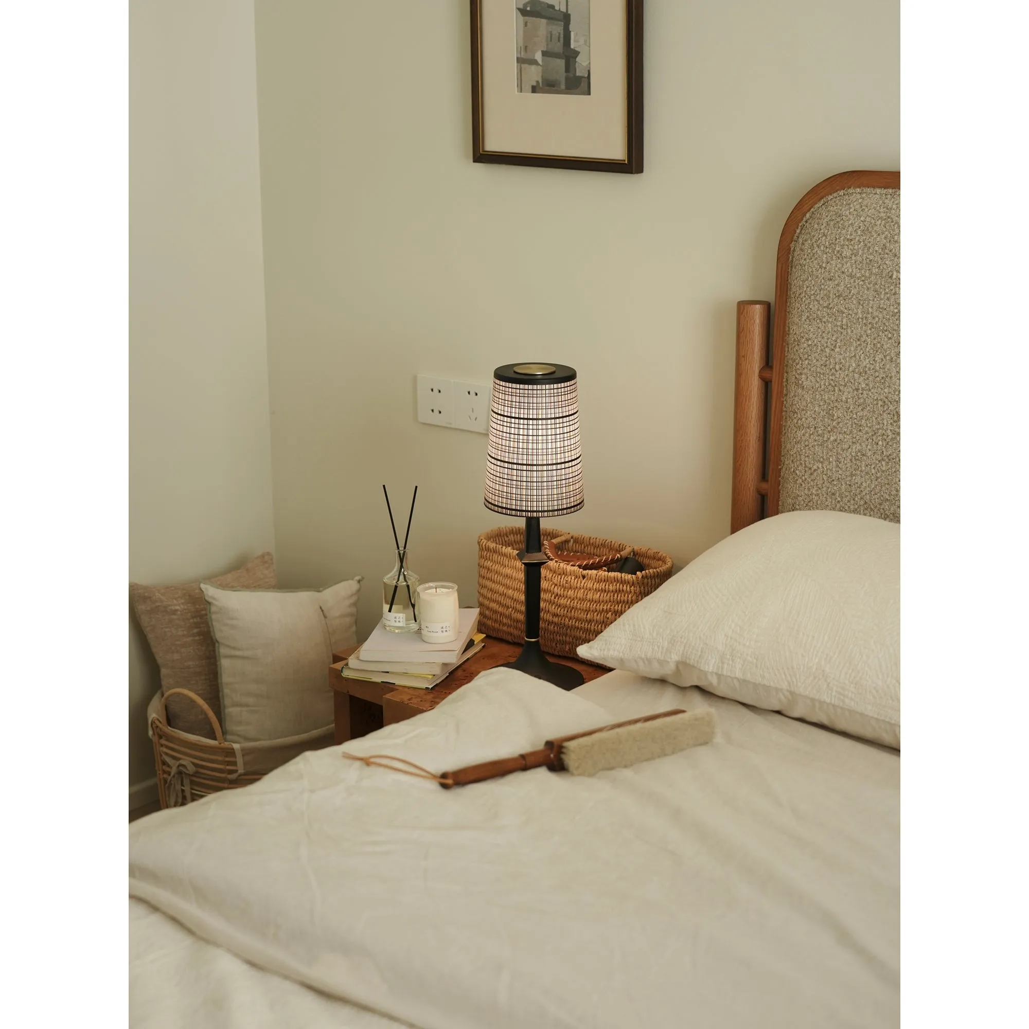 Devon Black Table Lamp D709