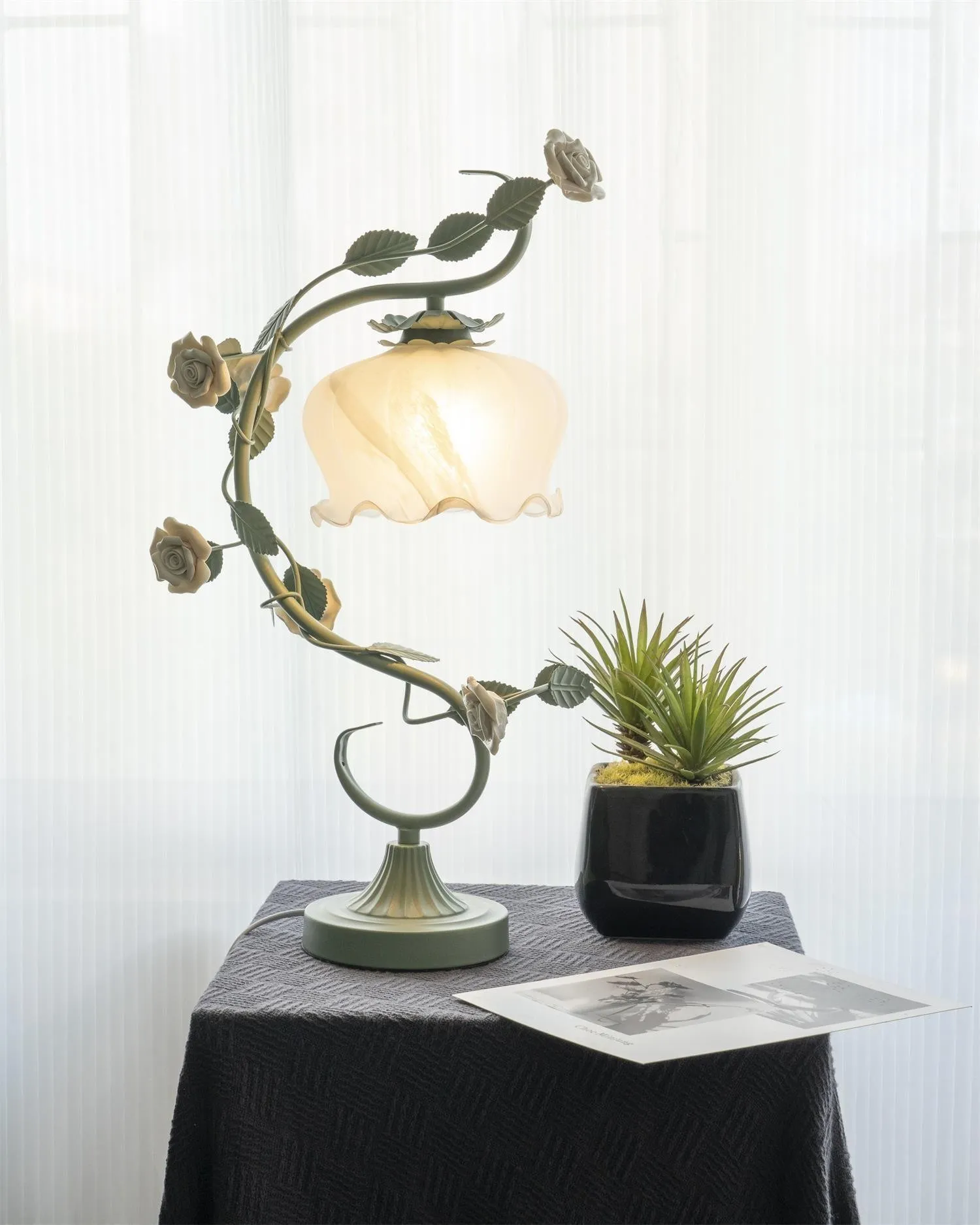 Green Pink White Rose Flower Table Lamp M209