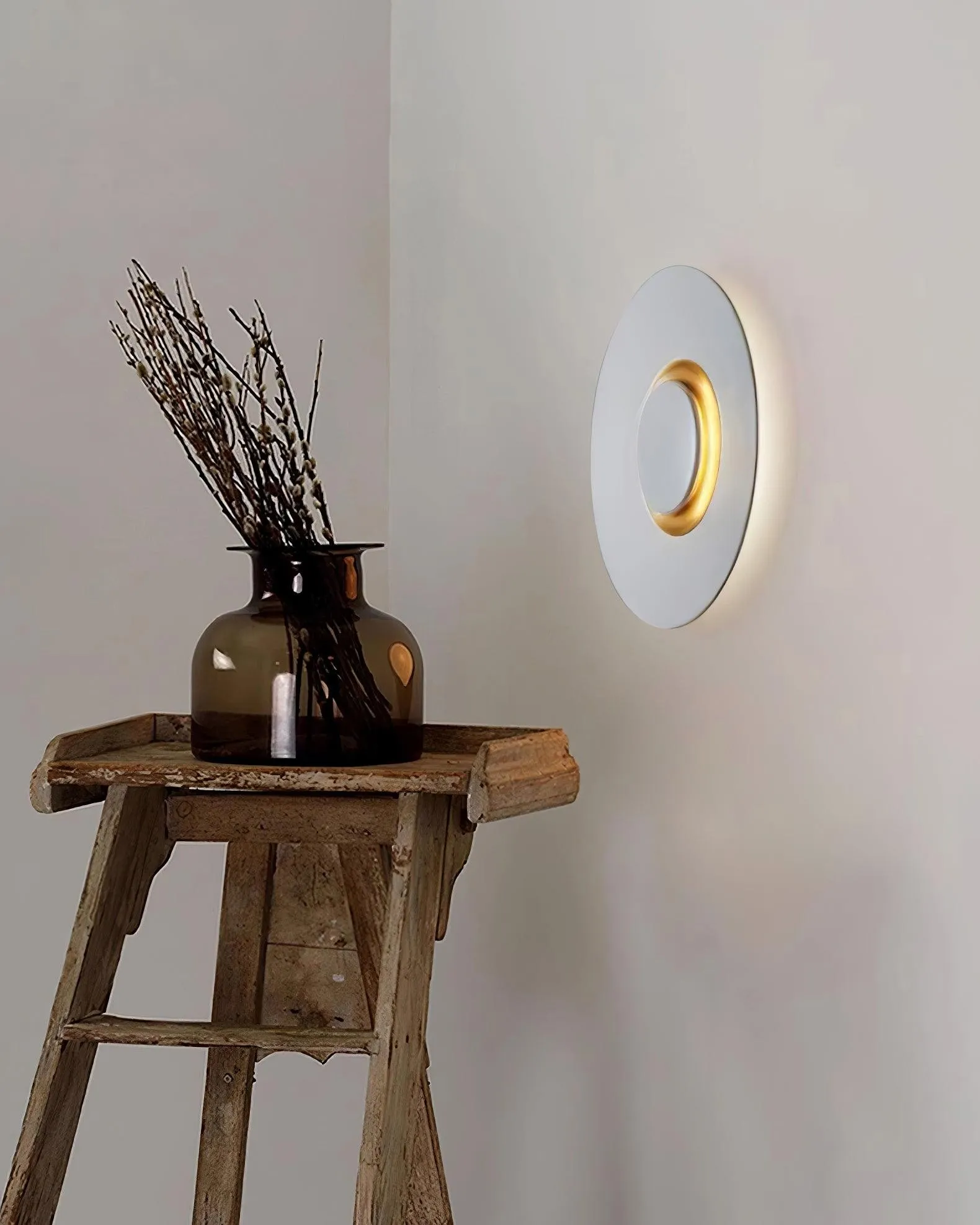 Round Simple Style Wall Light P009