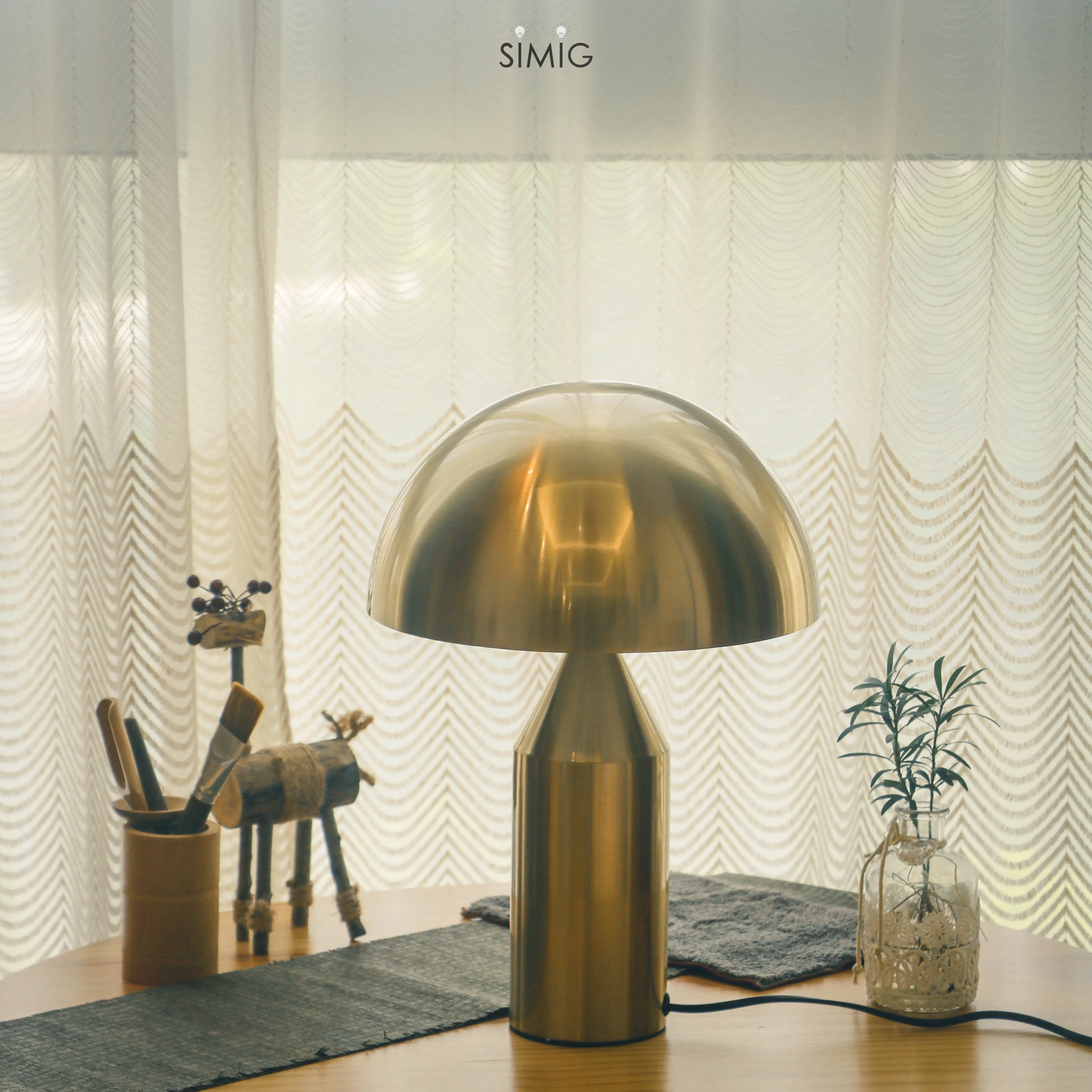 Modern Mushroom Metal Table Lamp for Bedroom