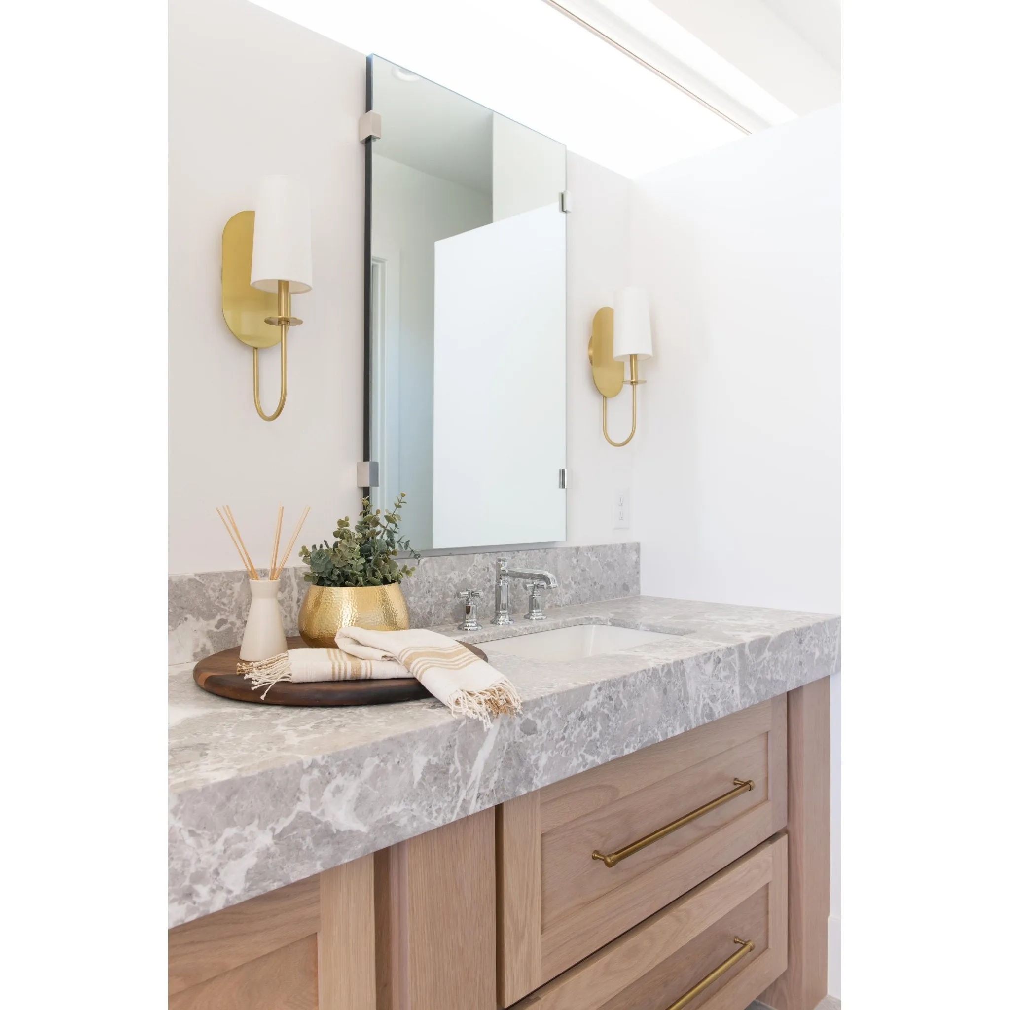 Lara Wall Lamp D599