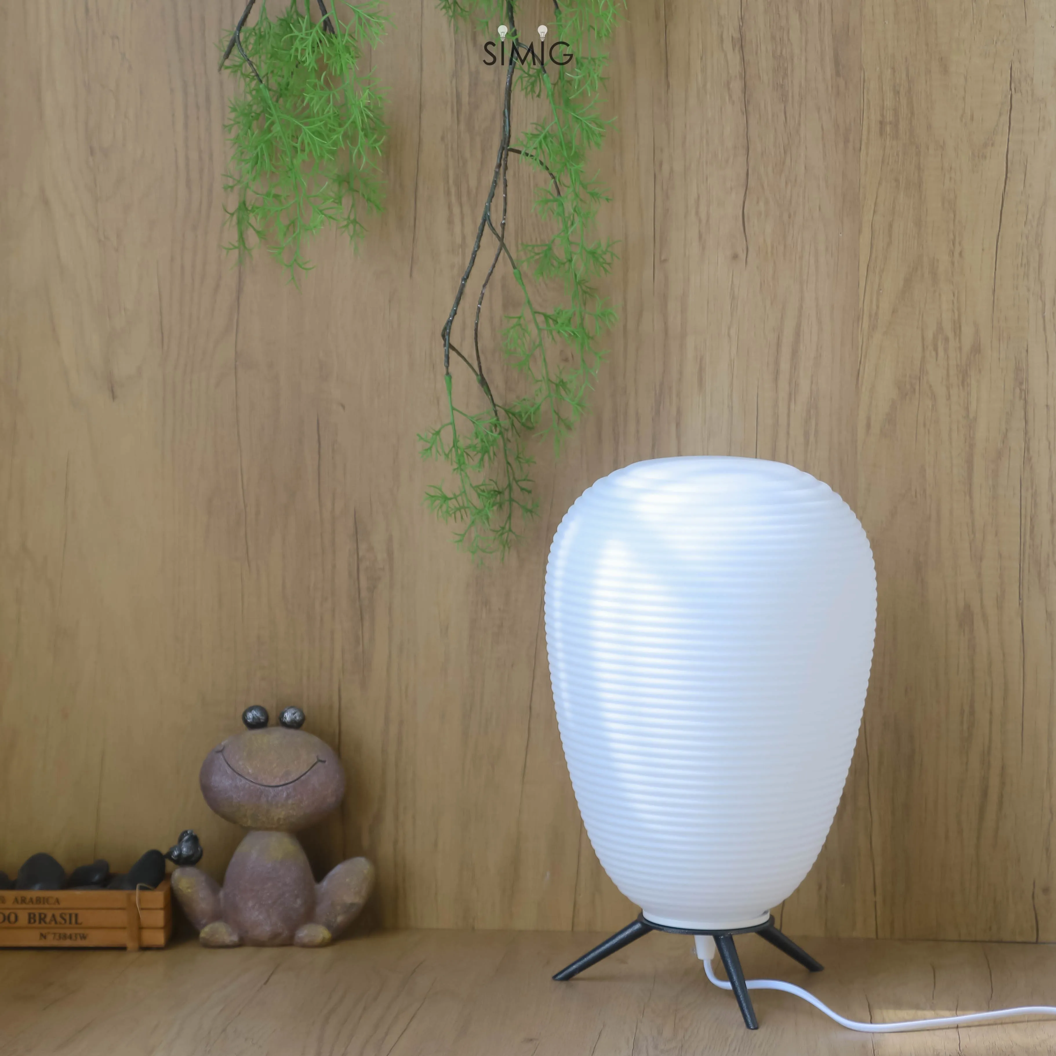 White Tripod Table Lamp for Bedroom S37