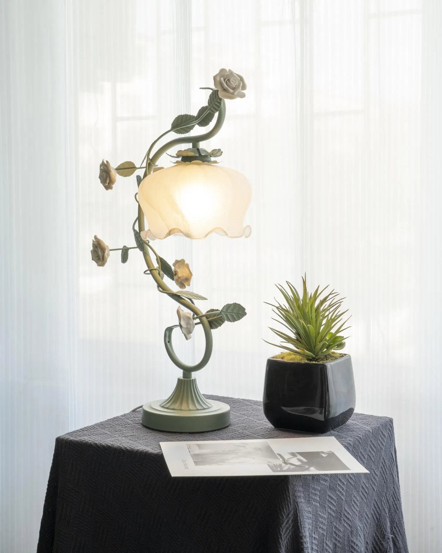 Green Pink White Rose Flower Table Lamp M209