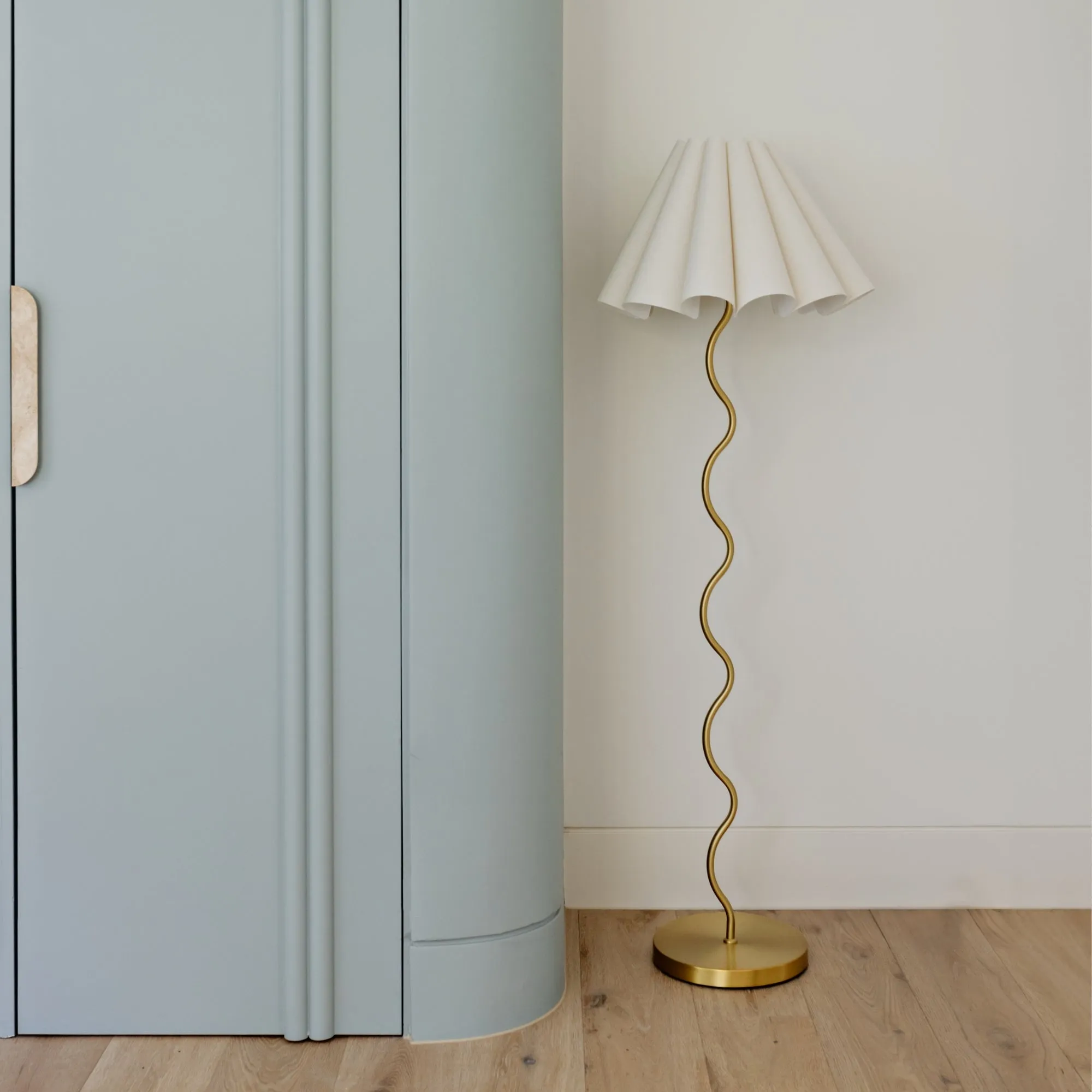 Cora Floor Lamp D705