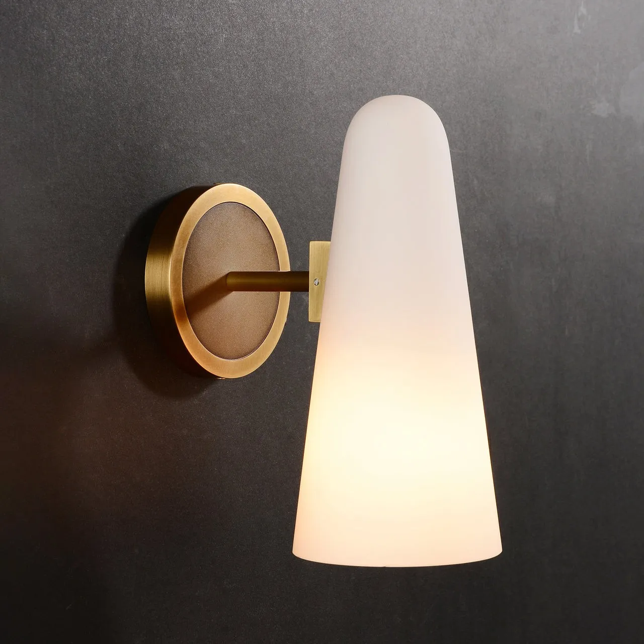Nordic Simple Light Luxury Brass Wall Lamp M131