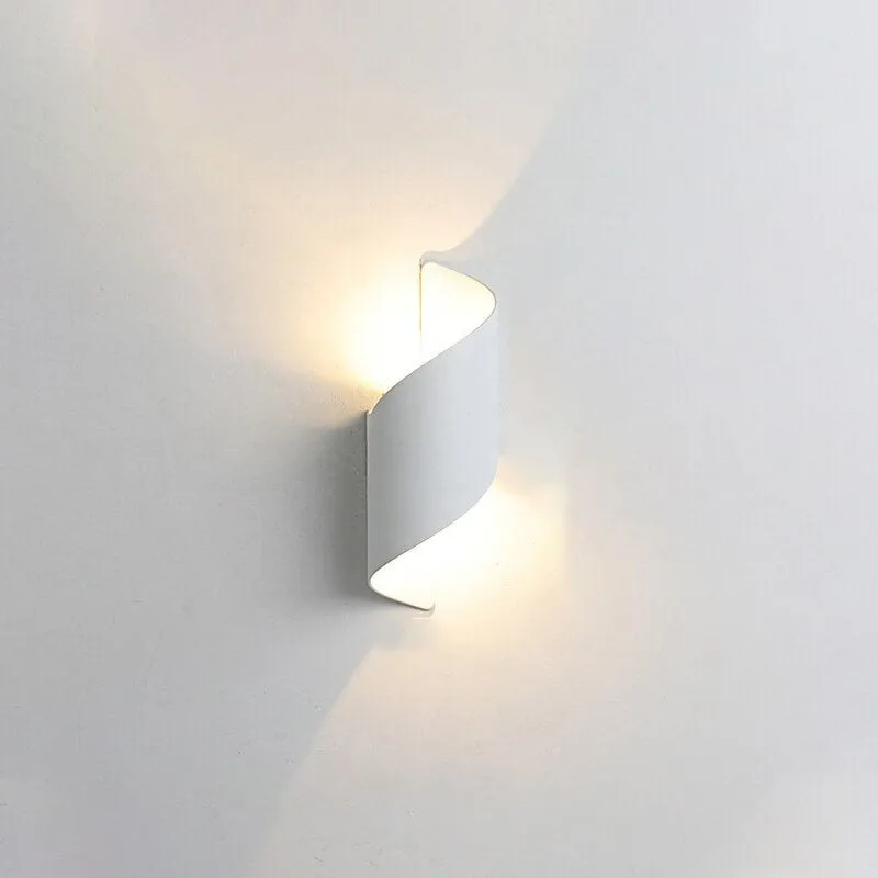 Modern Curl Twisted LED Wall Light M137