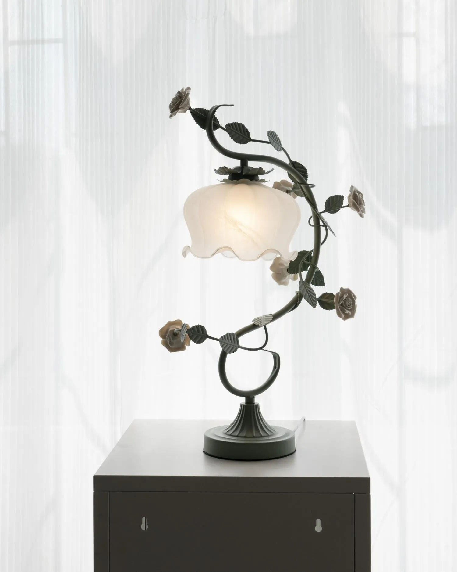 Green Pink White Rose Flower Table Lamp M209