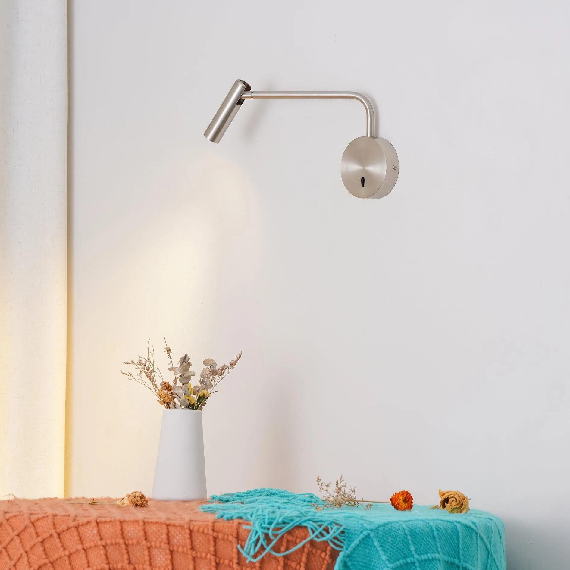 Fashion Modern Reading Plug In Wall Lamp M115