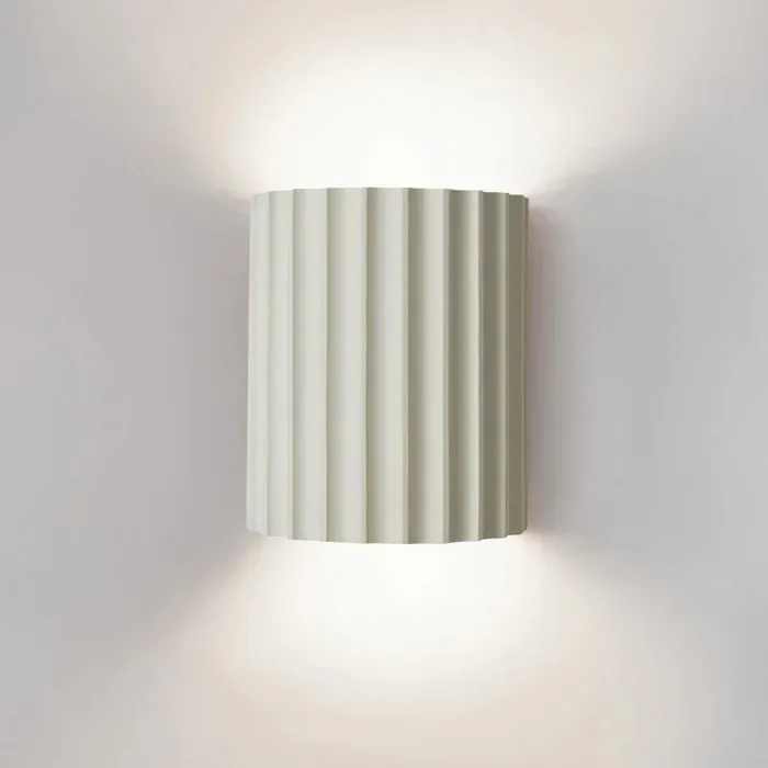 Scandinavian Ribbed Resin Fluted Wall Lamp S92