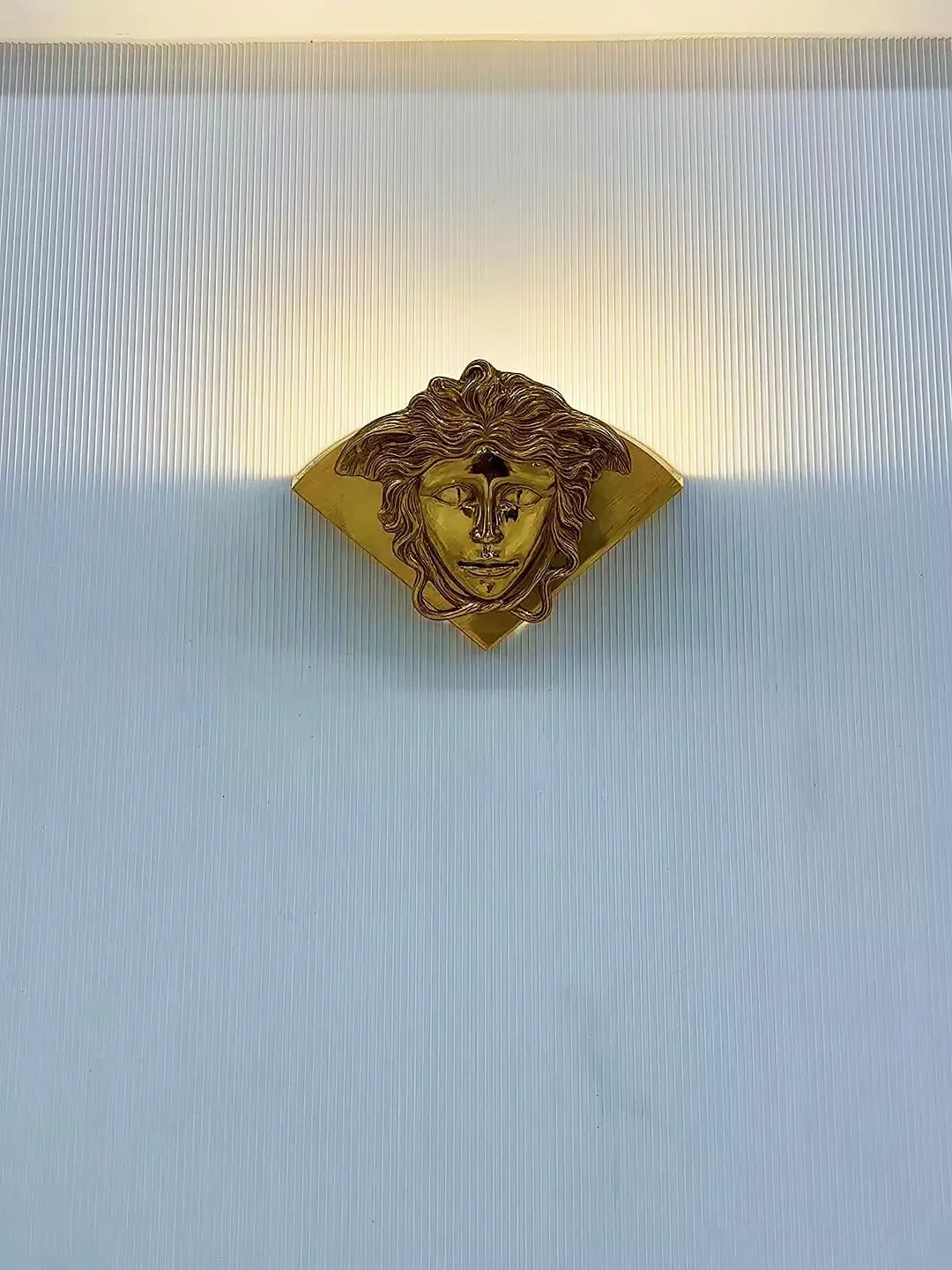 Sphinx Brass Wall Lamp D744