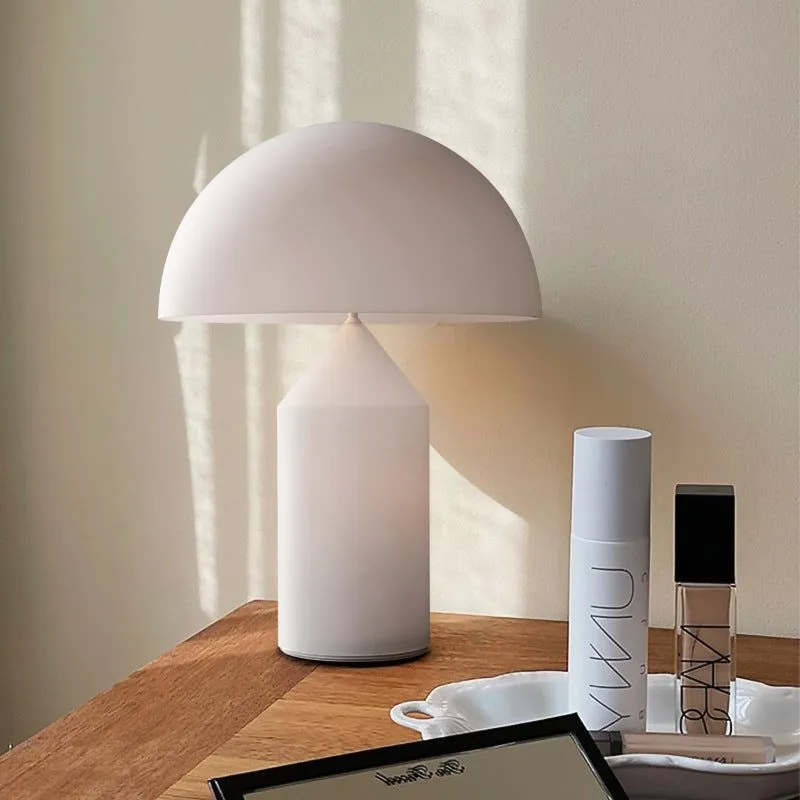 Modern Mushroom Metal Table Lamp for Bedroom
