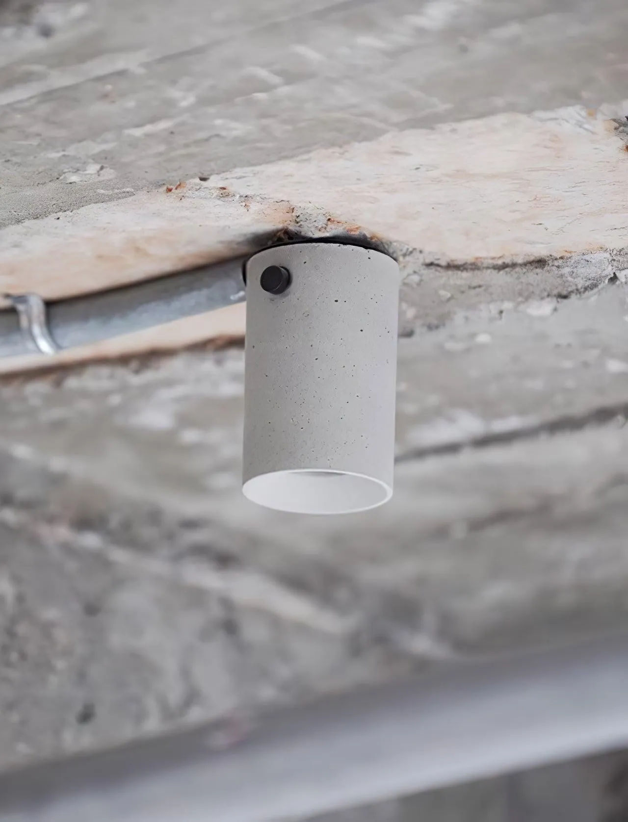 Minimalist Concrete Ceiling Lamp M567