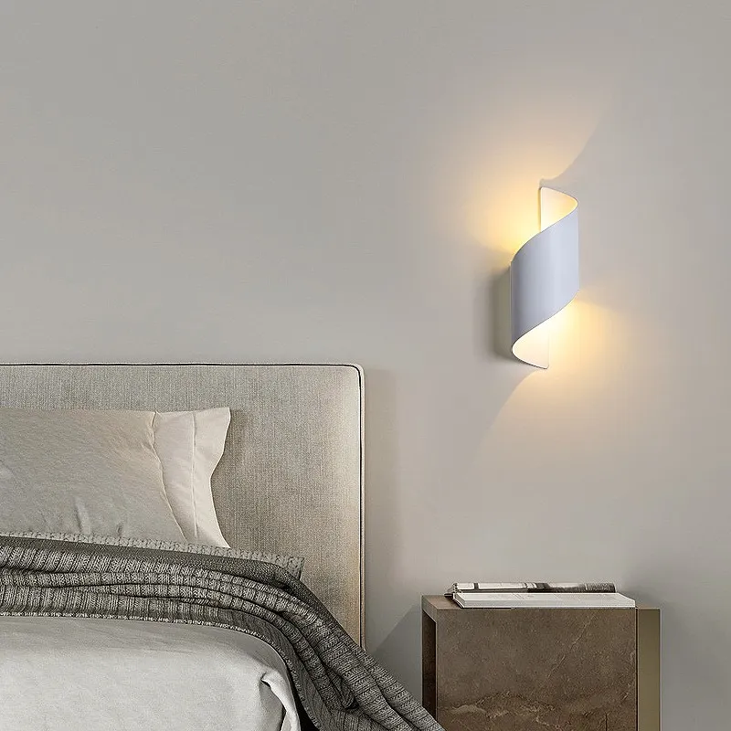Modern Curl Twisted LED Wall Light M137