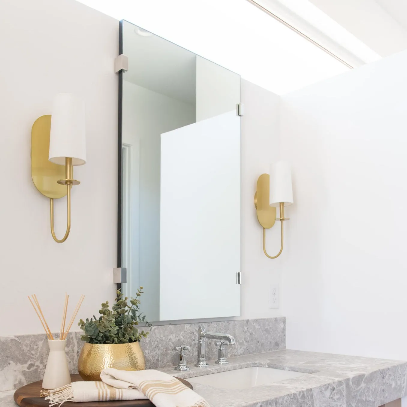 Lara Wall Lamp D599