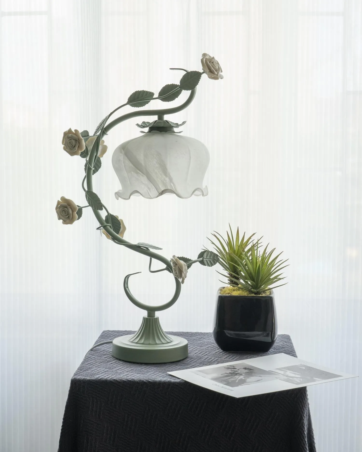 Green Pink White Rose Flower Table Lamp M209