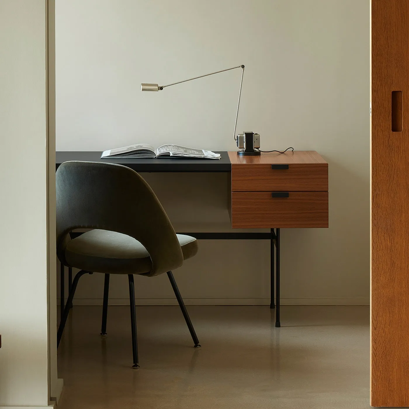 Daphine Table Lamp D446