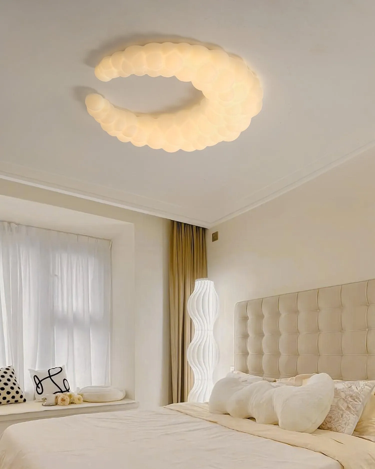 Cream Style Moon Ceiling Lamp M580