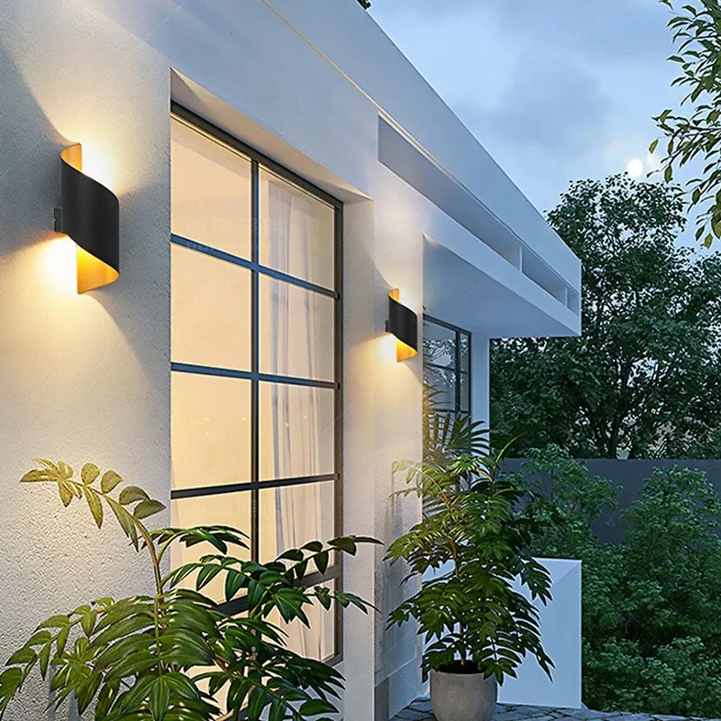 Modern Curl Twisted LED Wall Light M137