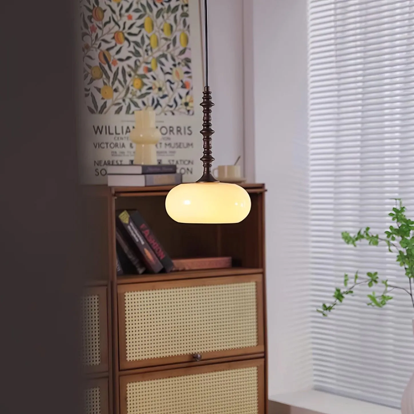 Modern Simple Cream Smooth Small Pendant Lamp M265