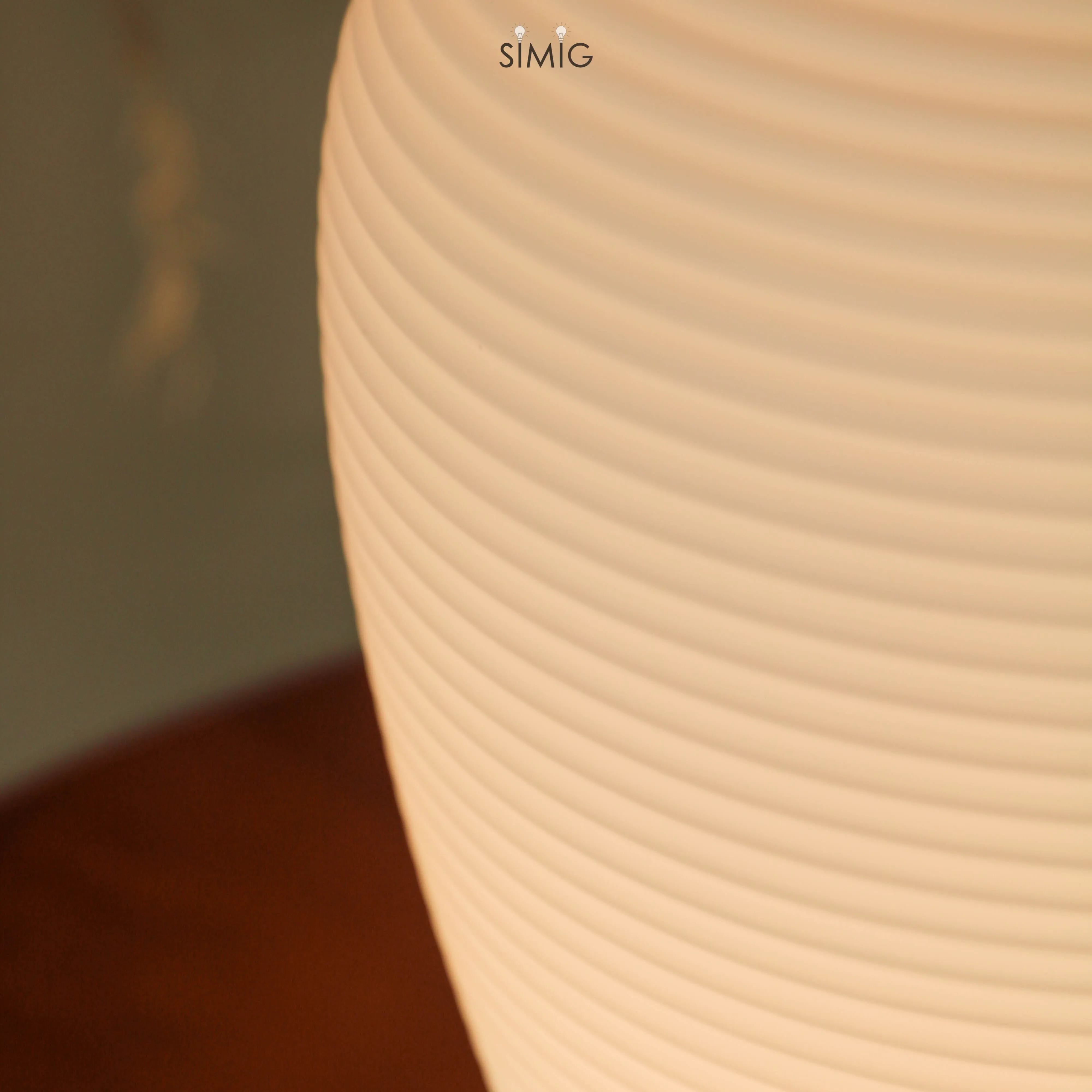 White Tripod Table Lamp for Bedroom S37